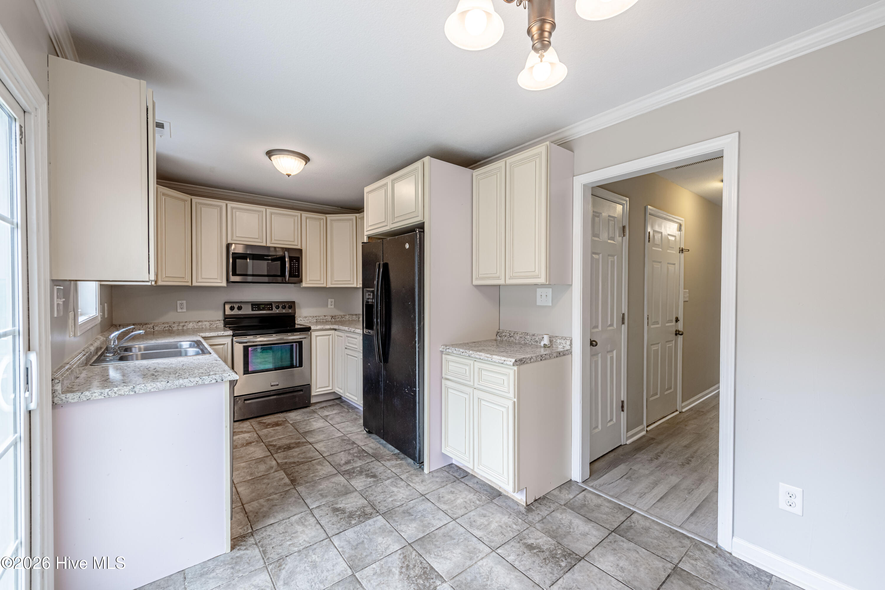 100557262 | Photo 10