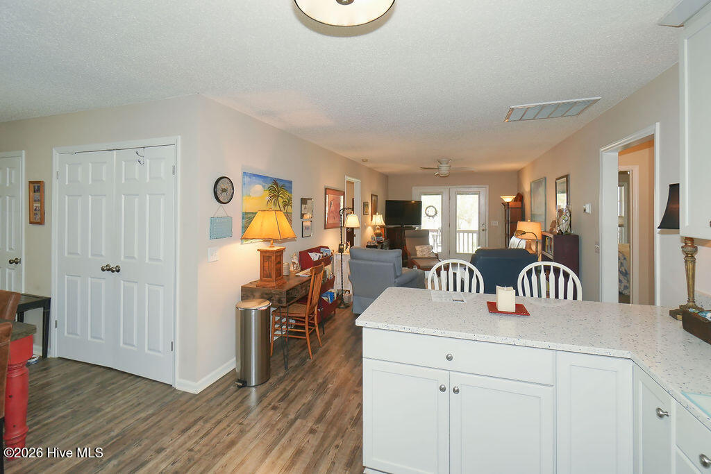 100551921 | Photo 15