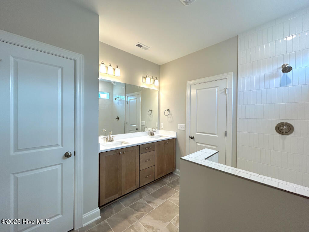 100535078 | Photo 41