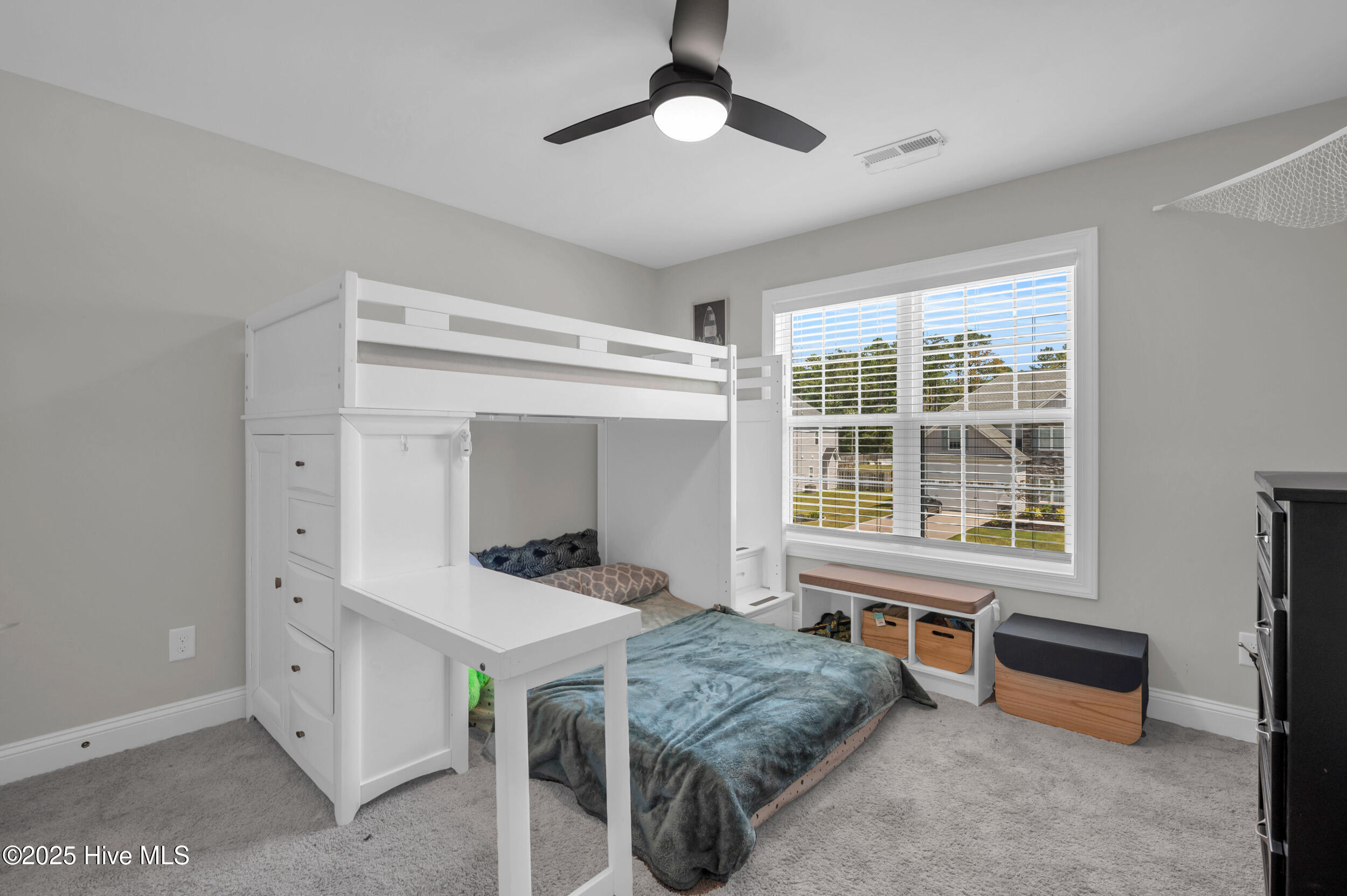 100530270 | Photo 30