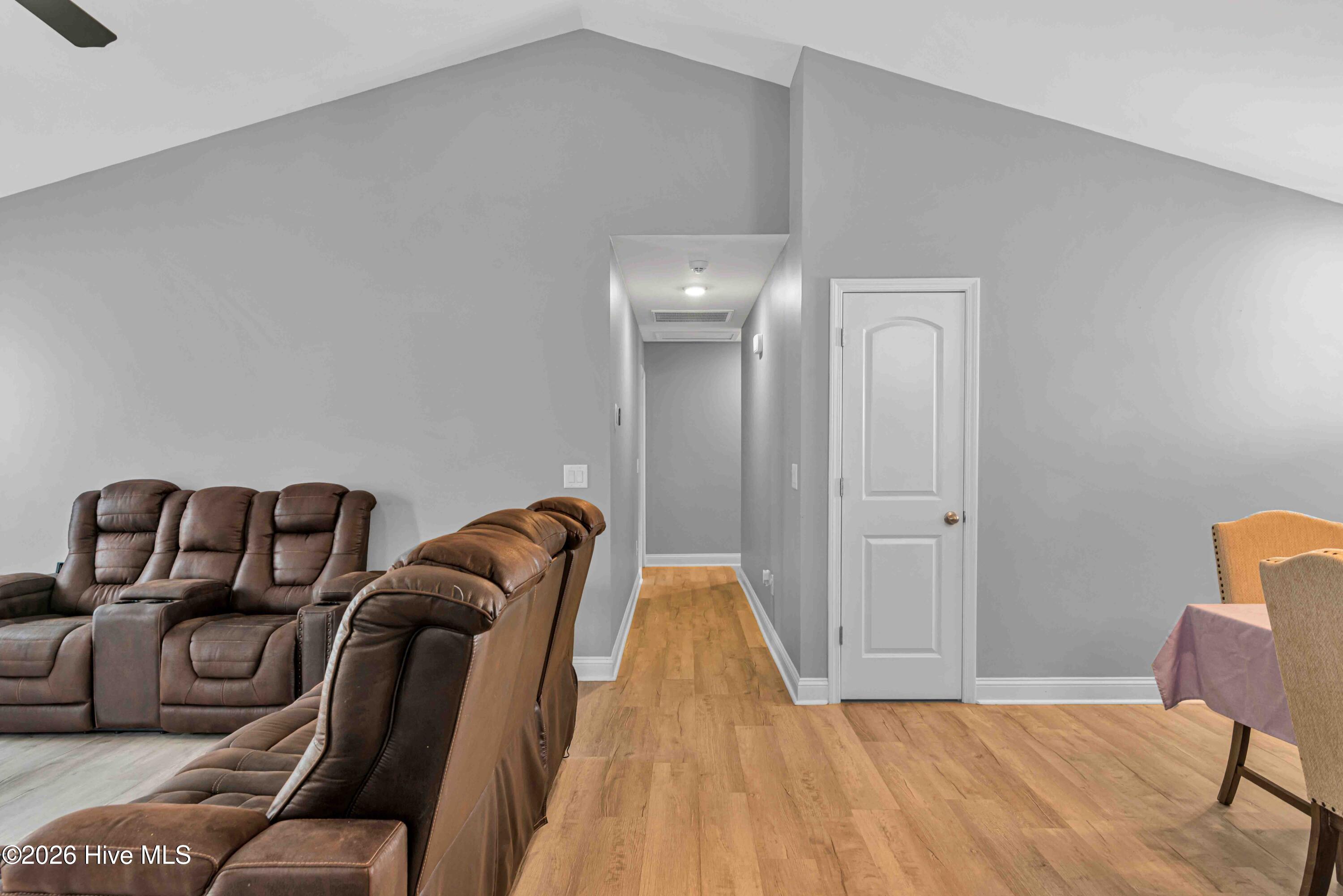 100558527 | Photo 19