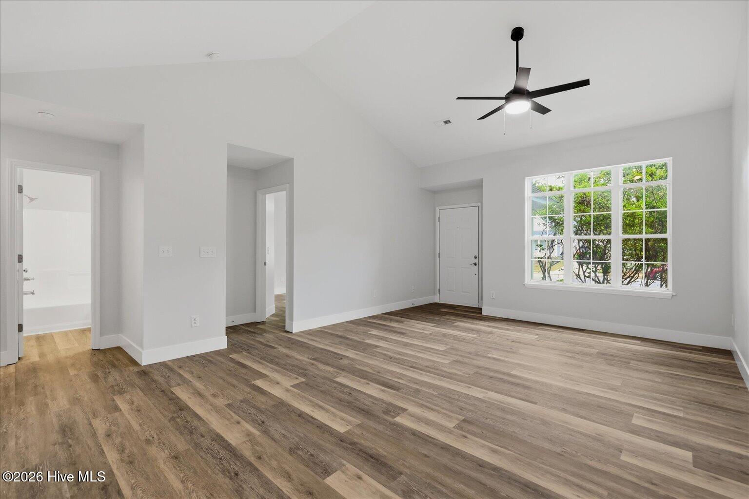 100570357 | Photo 11