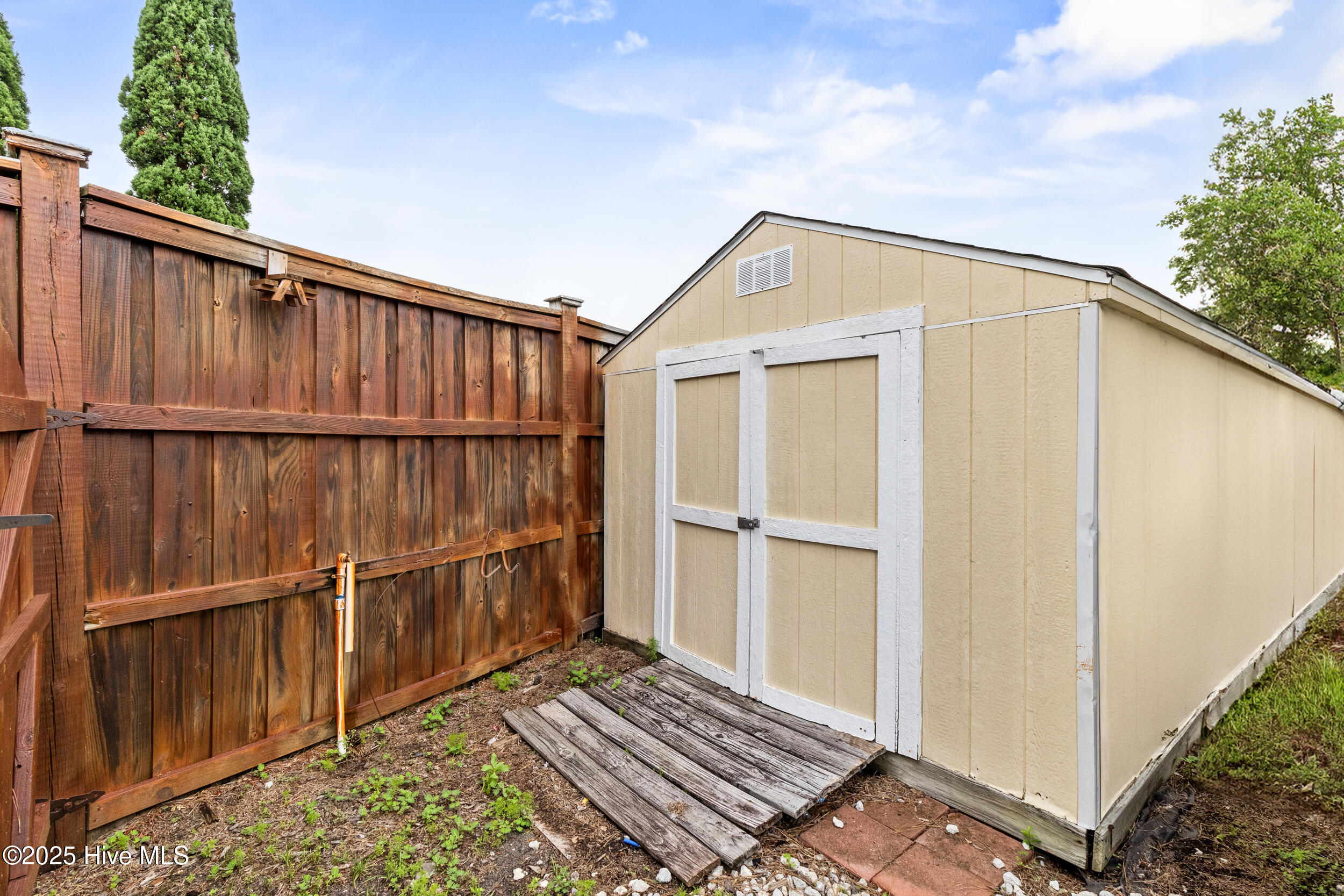 100552310 | Photo 39