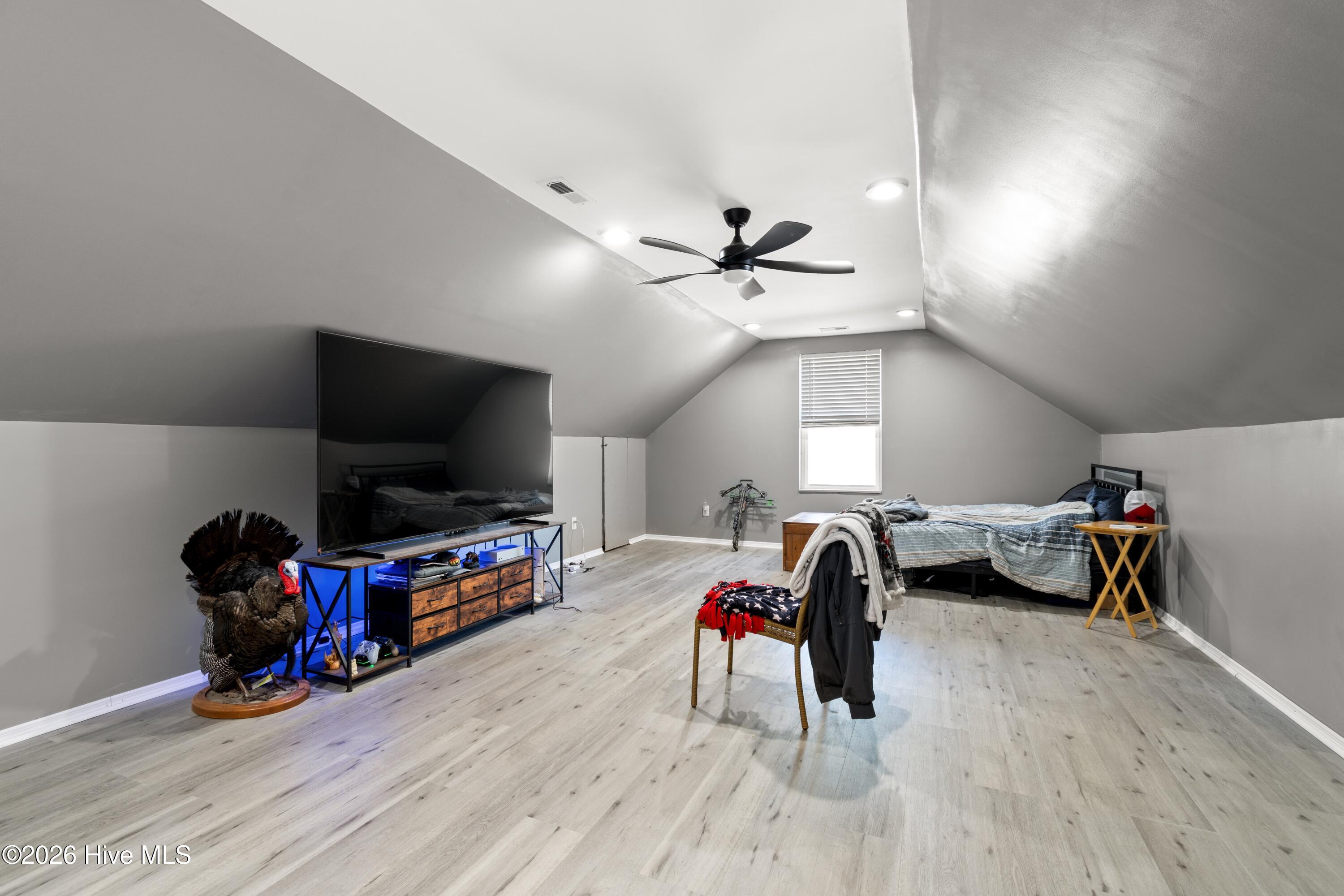 100556828 | Photo 22