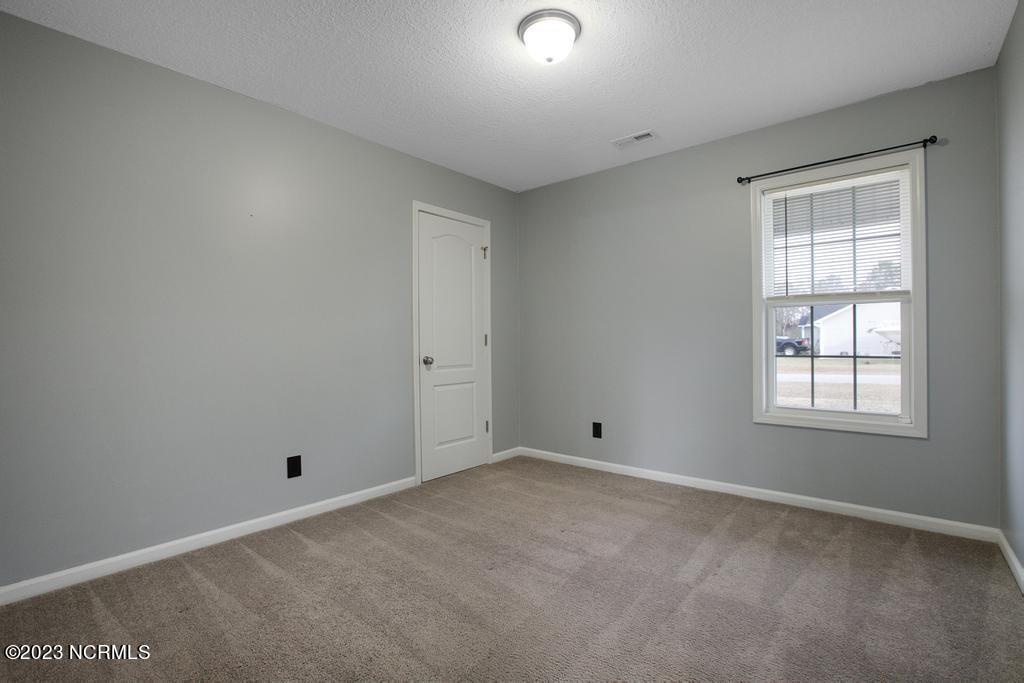 100549423 | Photo 14