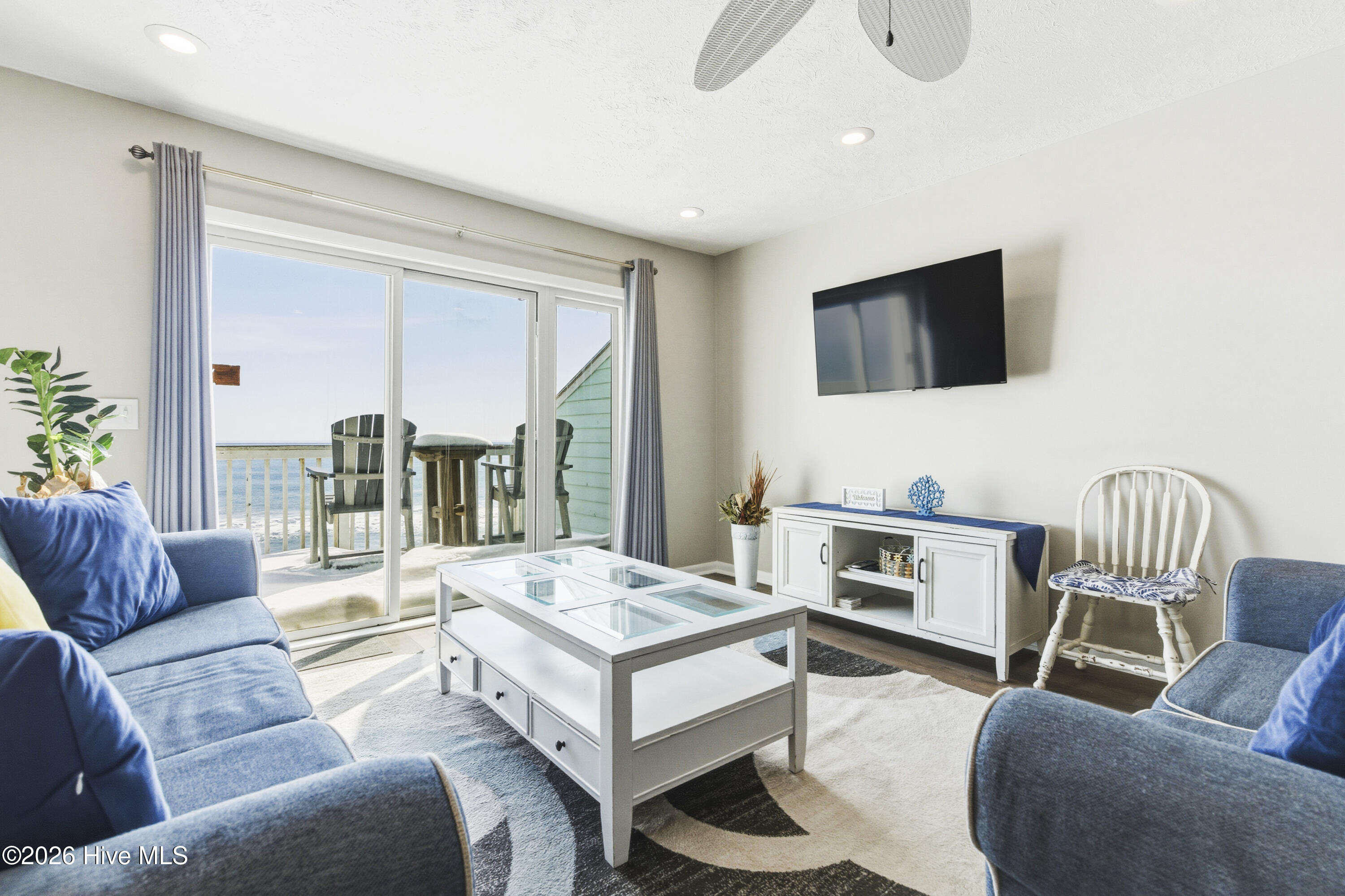 100552987 | Photo 12