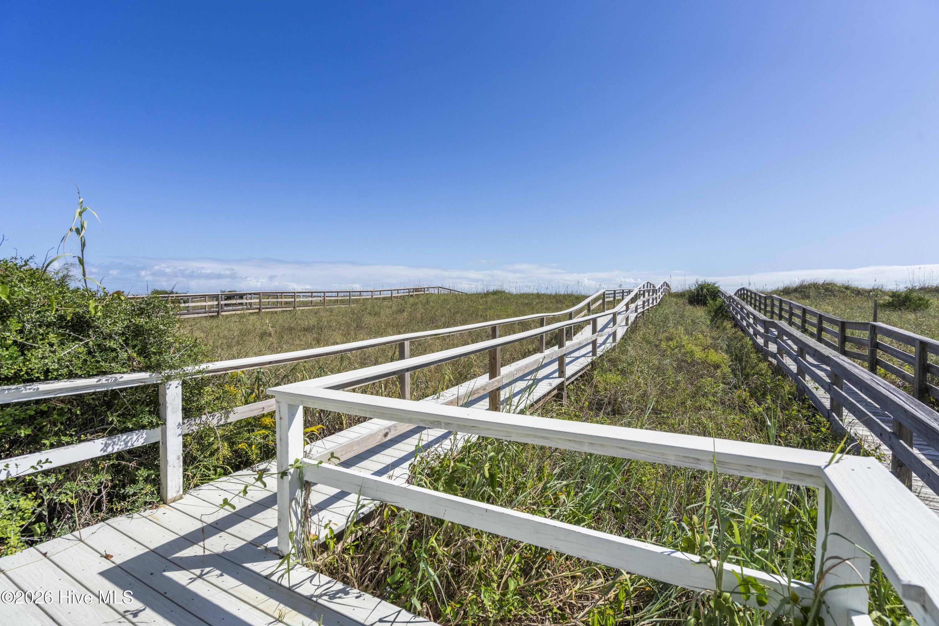 100550825 | Photo 65