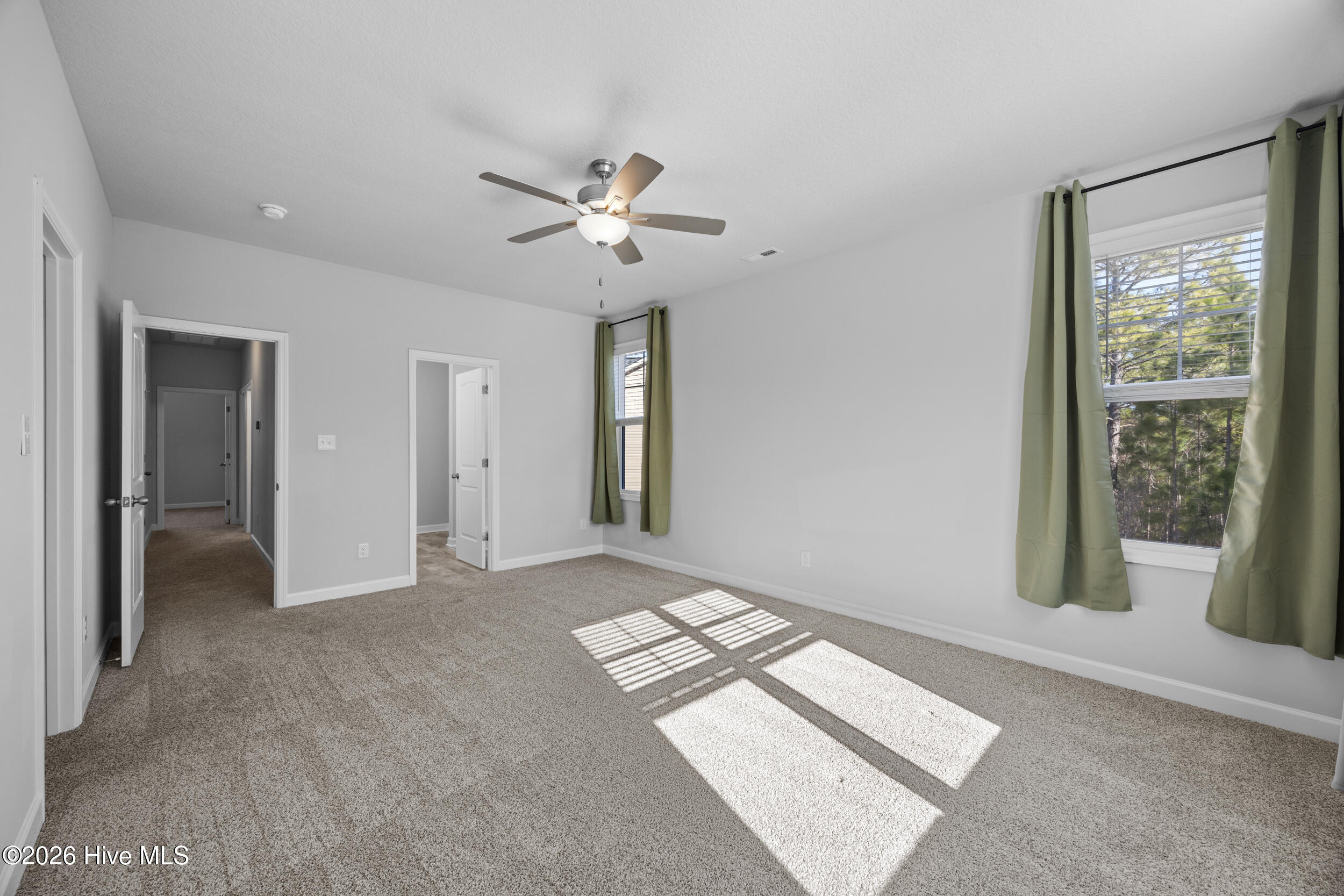 100557610 | Photo 26