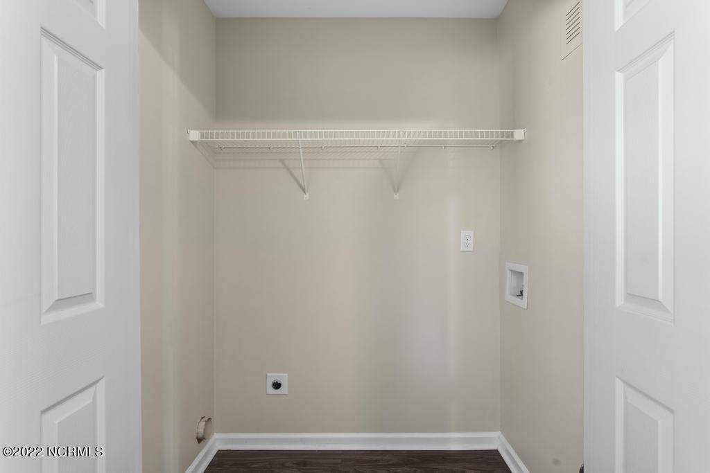 100568996 | Photo 11