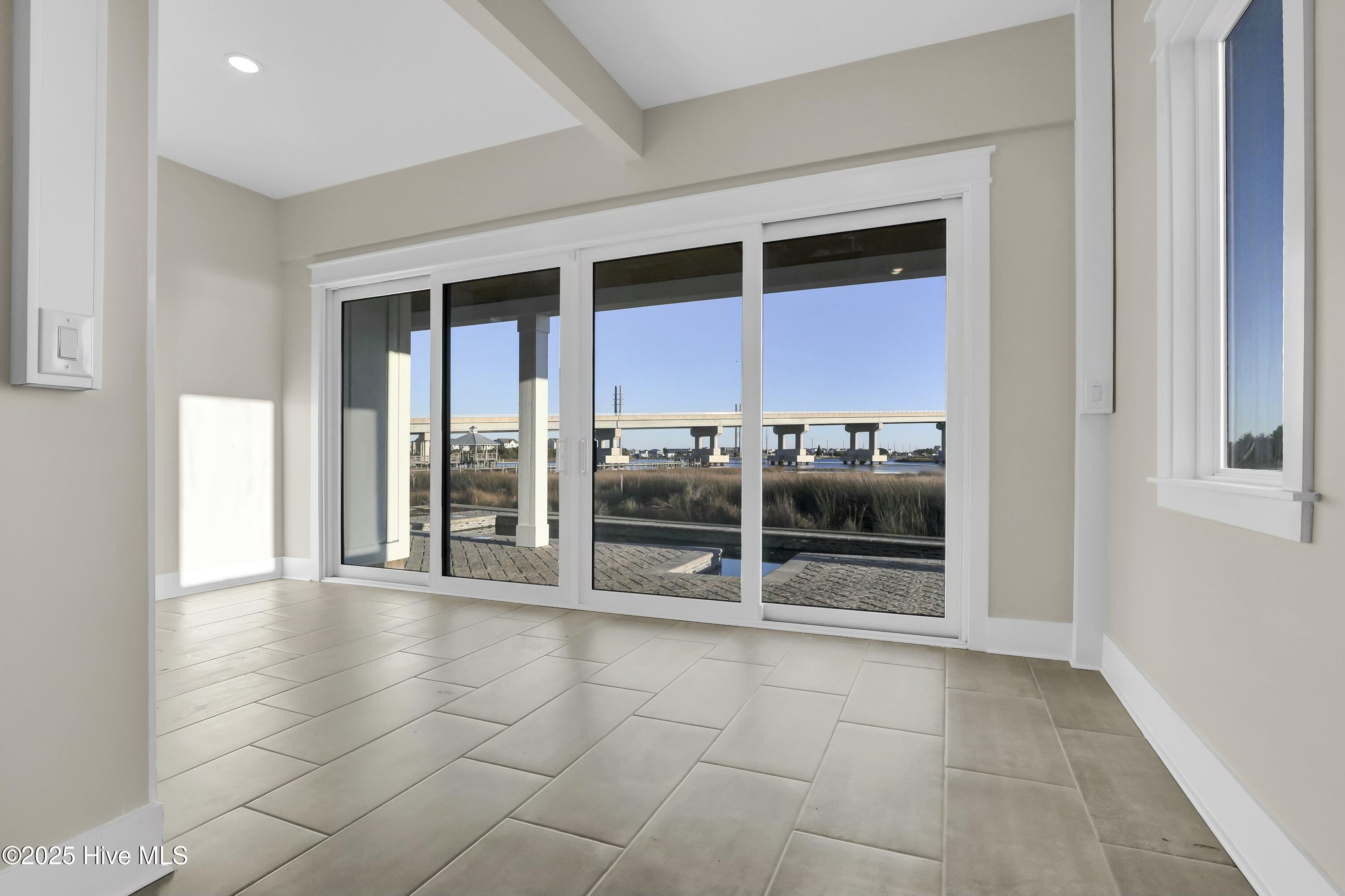 100544743 | Photo 42