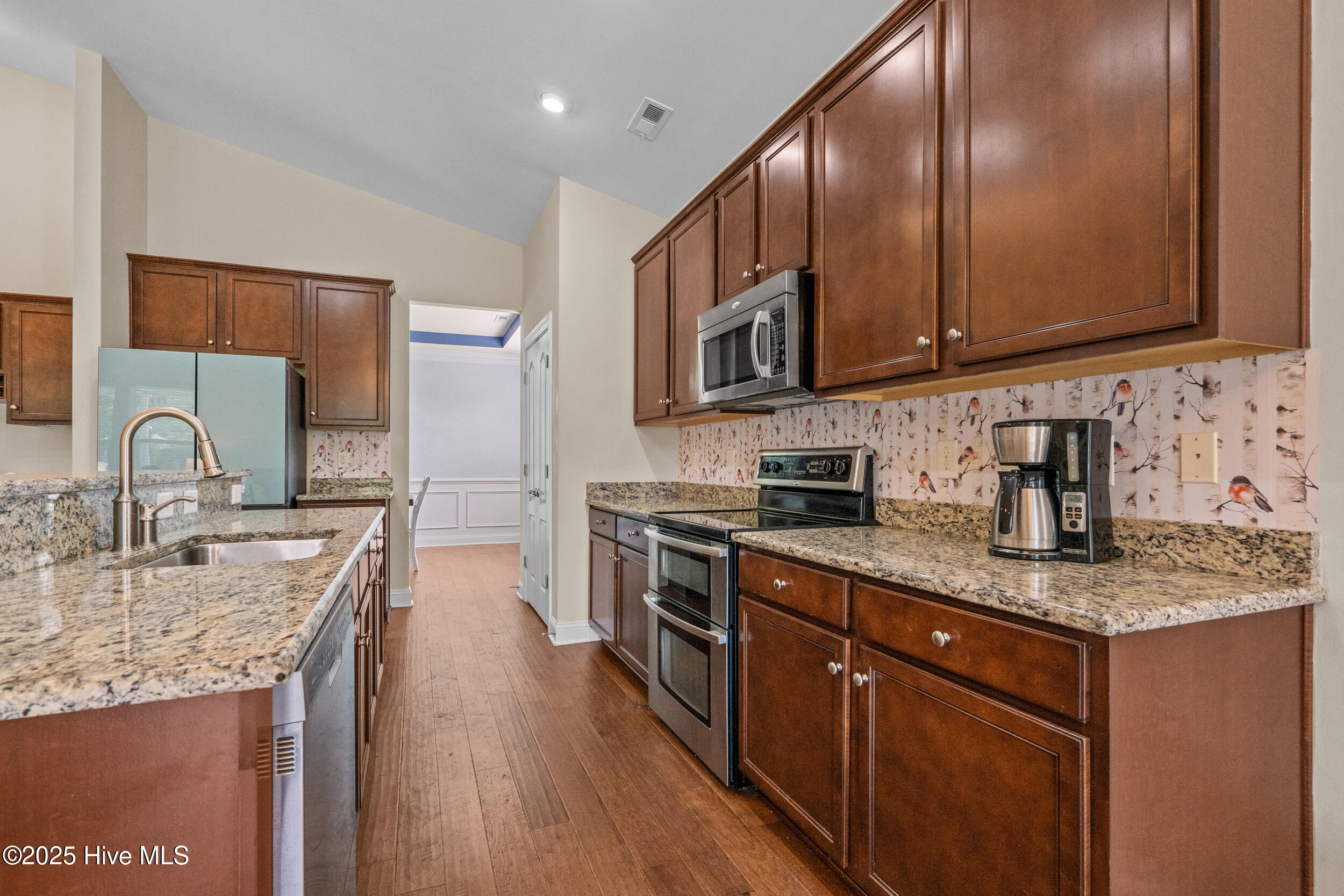 100527914 | Photo 13