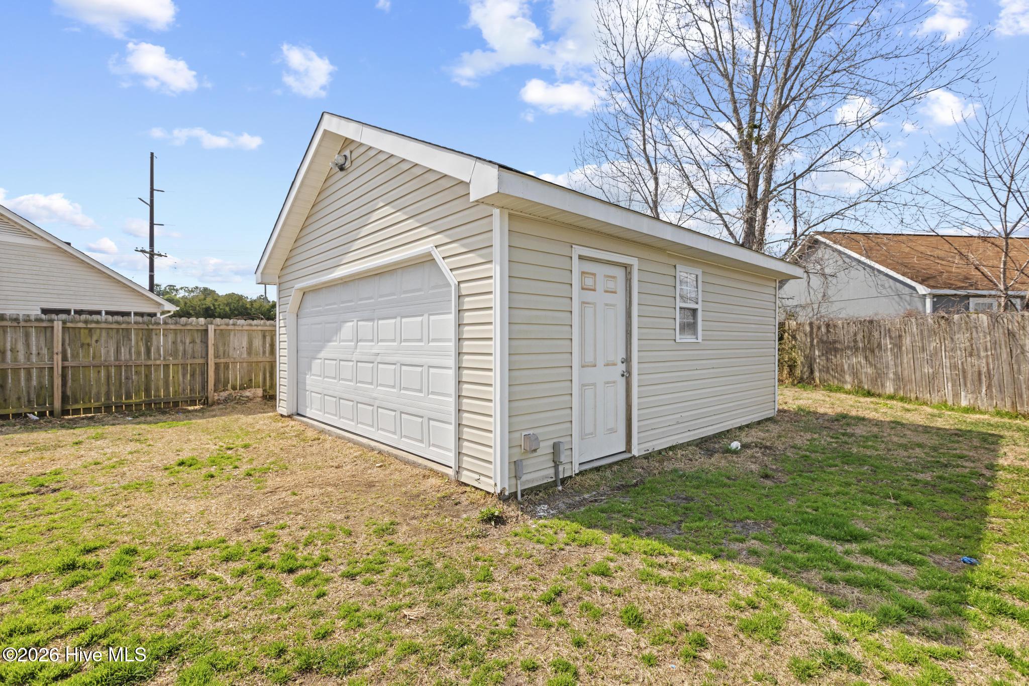 100558461 | Photo 31