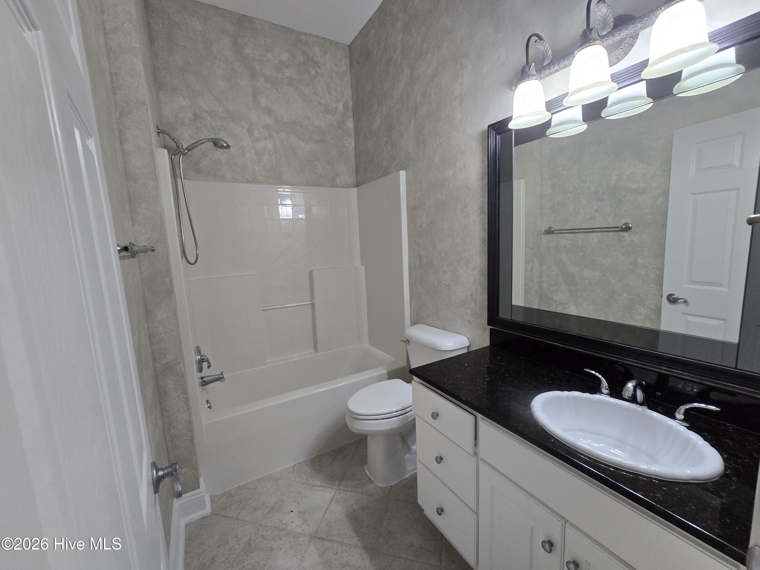 100565502 | Photo 13