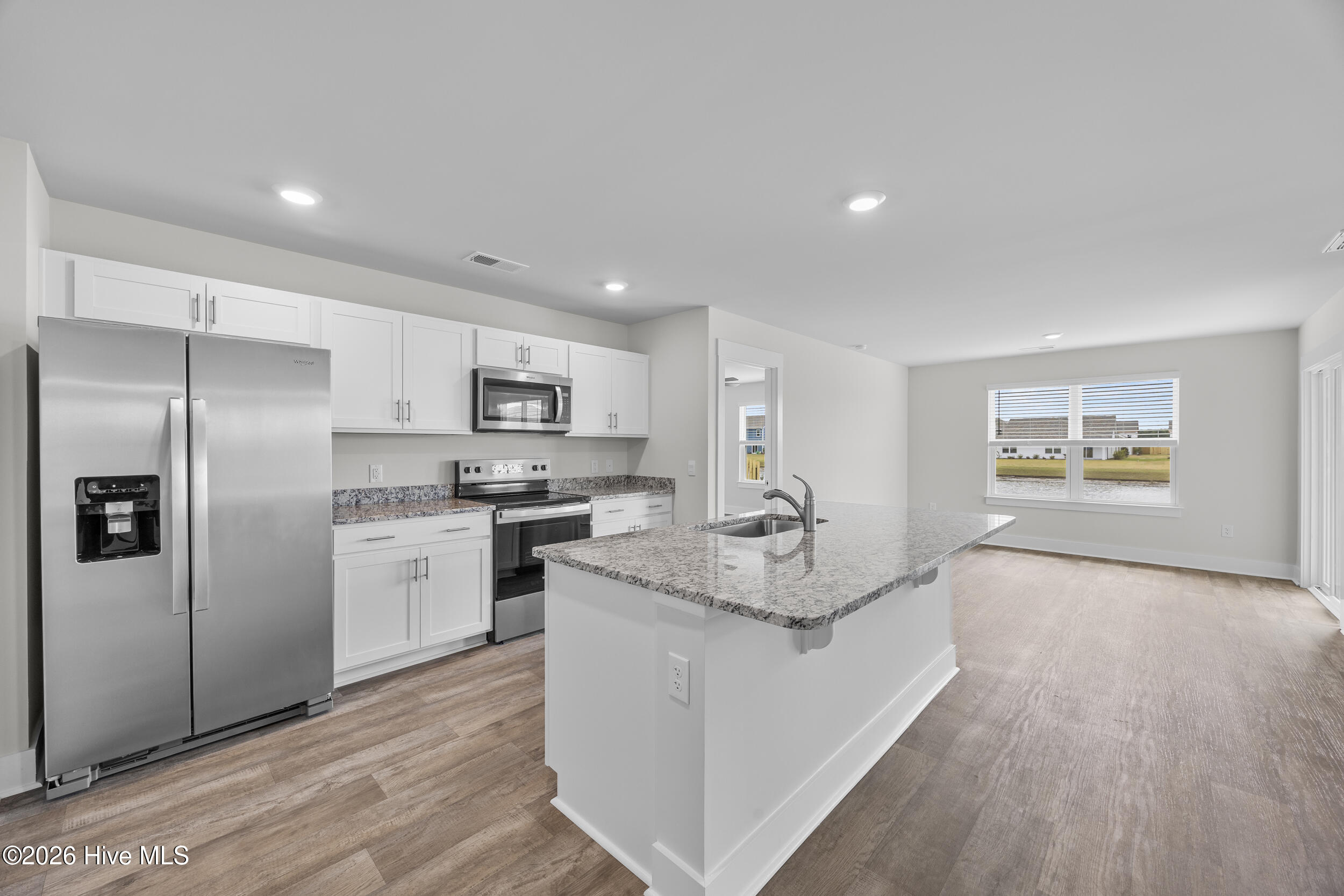 100563426 | Photo 17