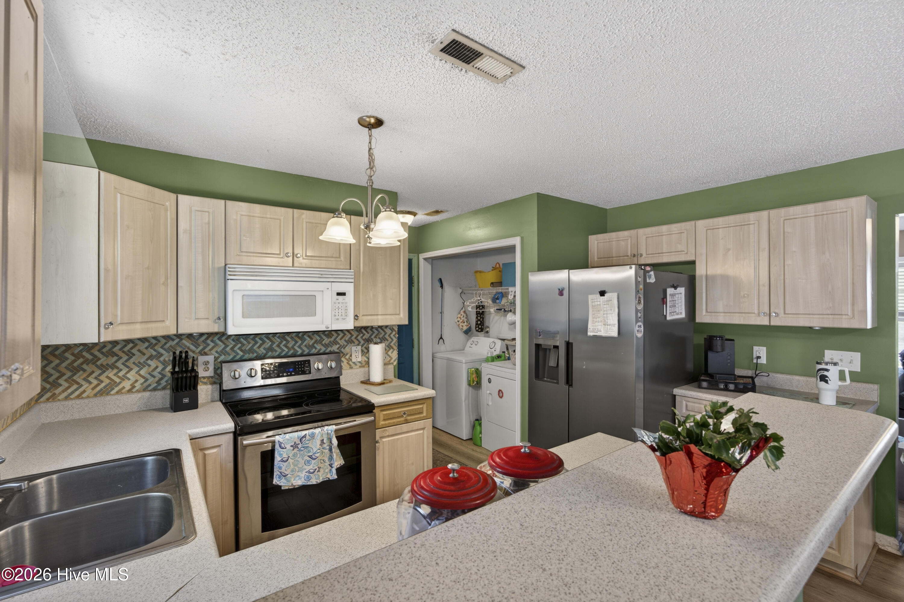 100567441 | Photo 37