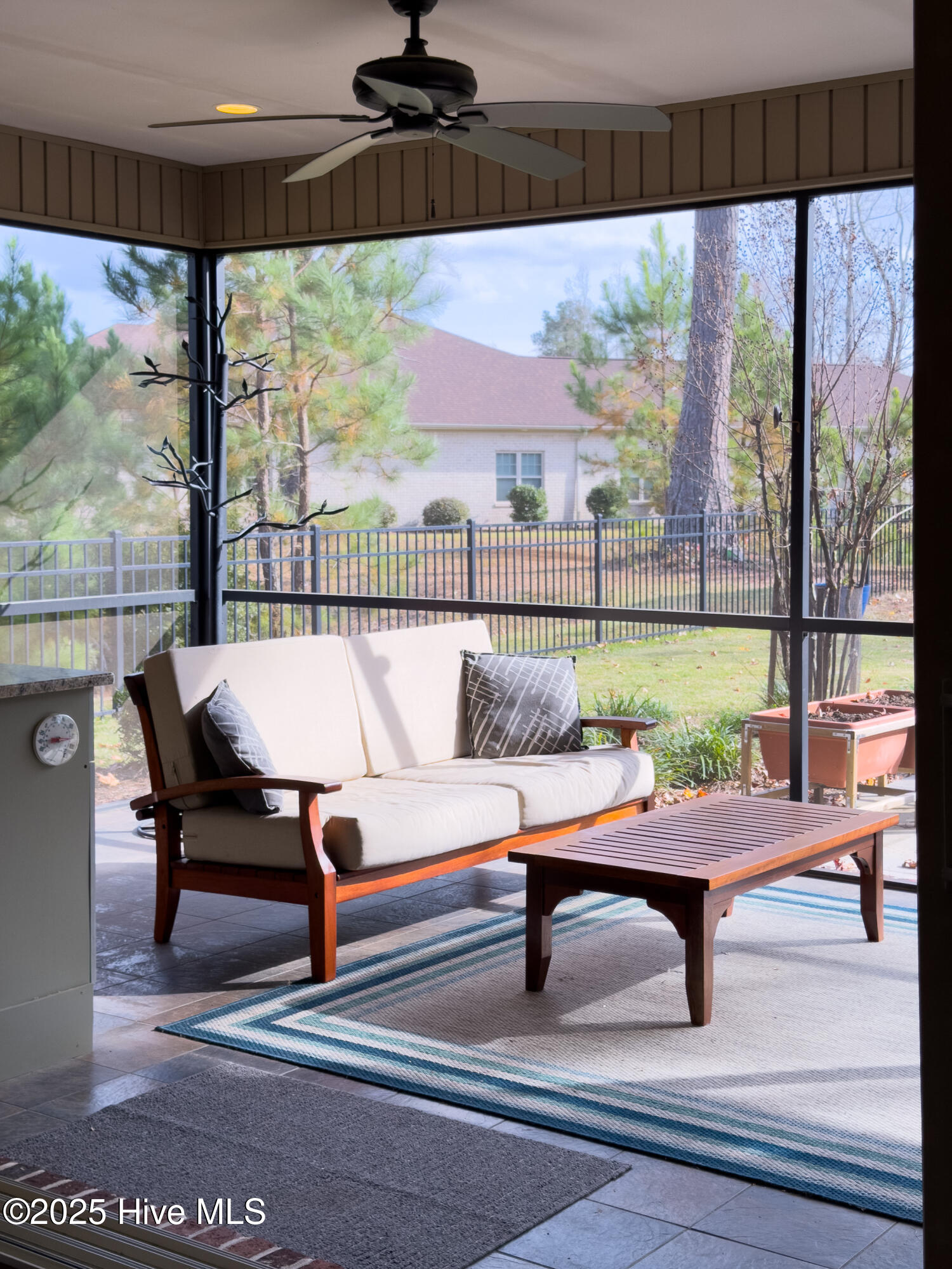 100542955 | Photo 21