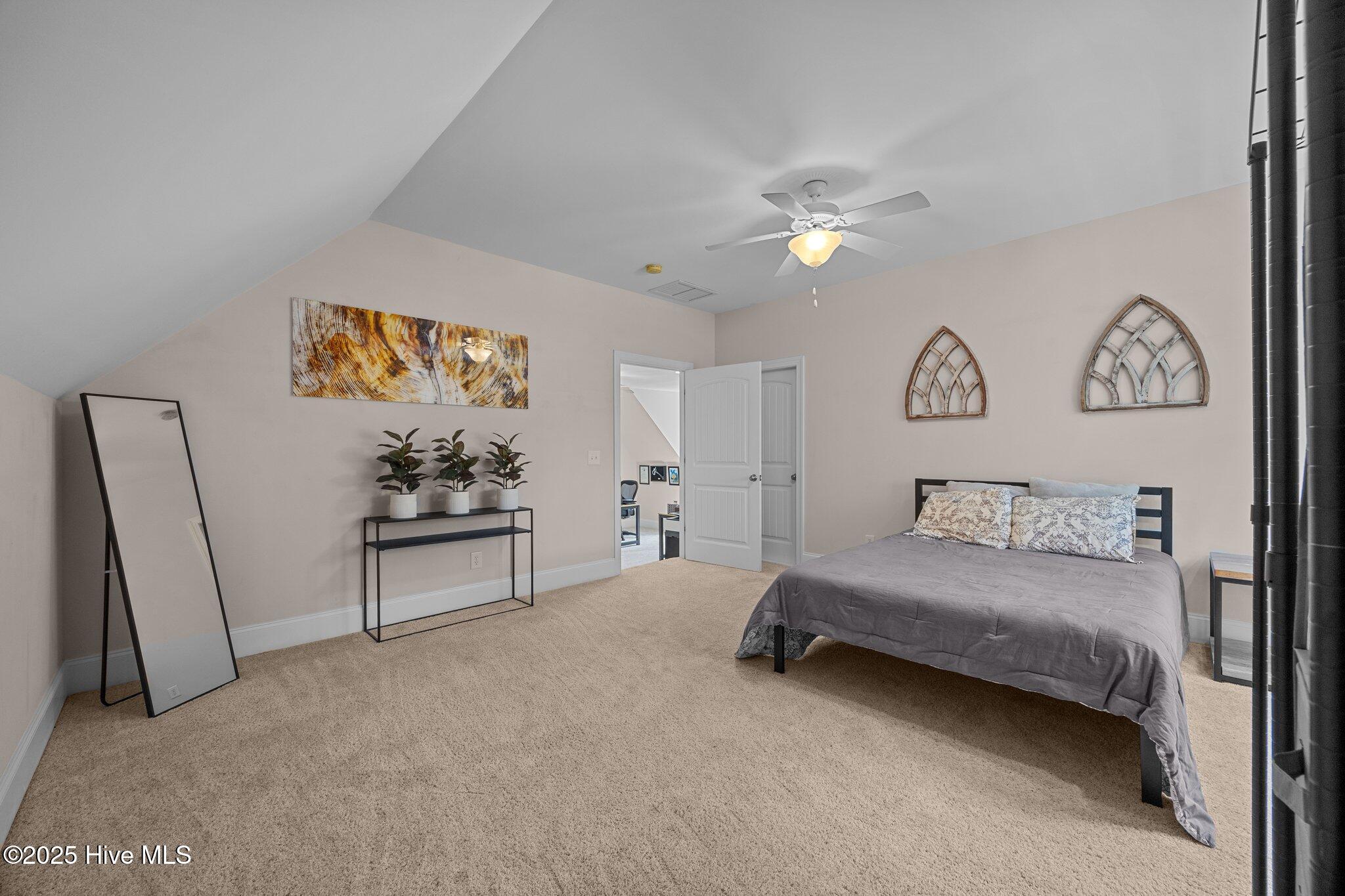 100516018 | Photo 47