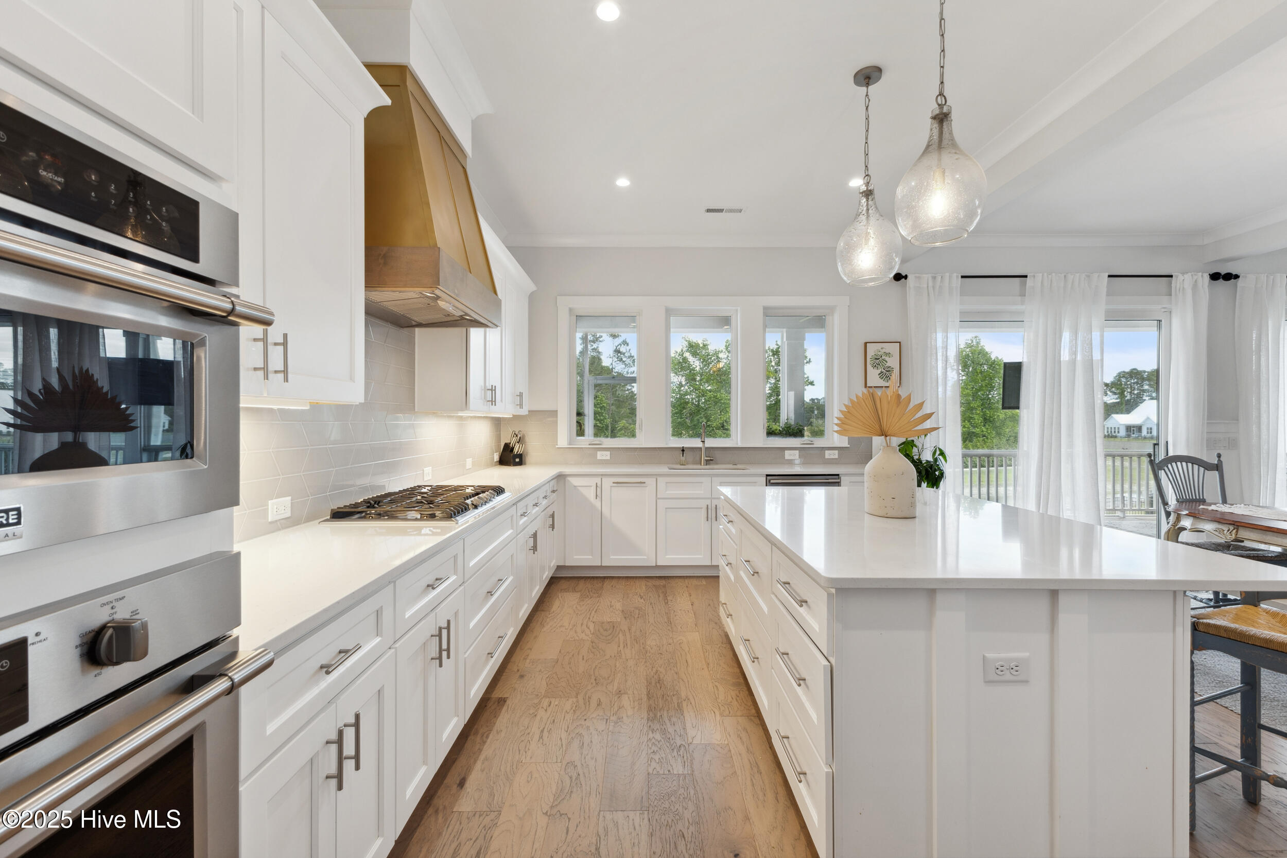 100553970 | Photo 14