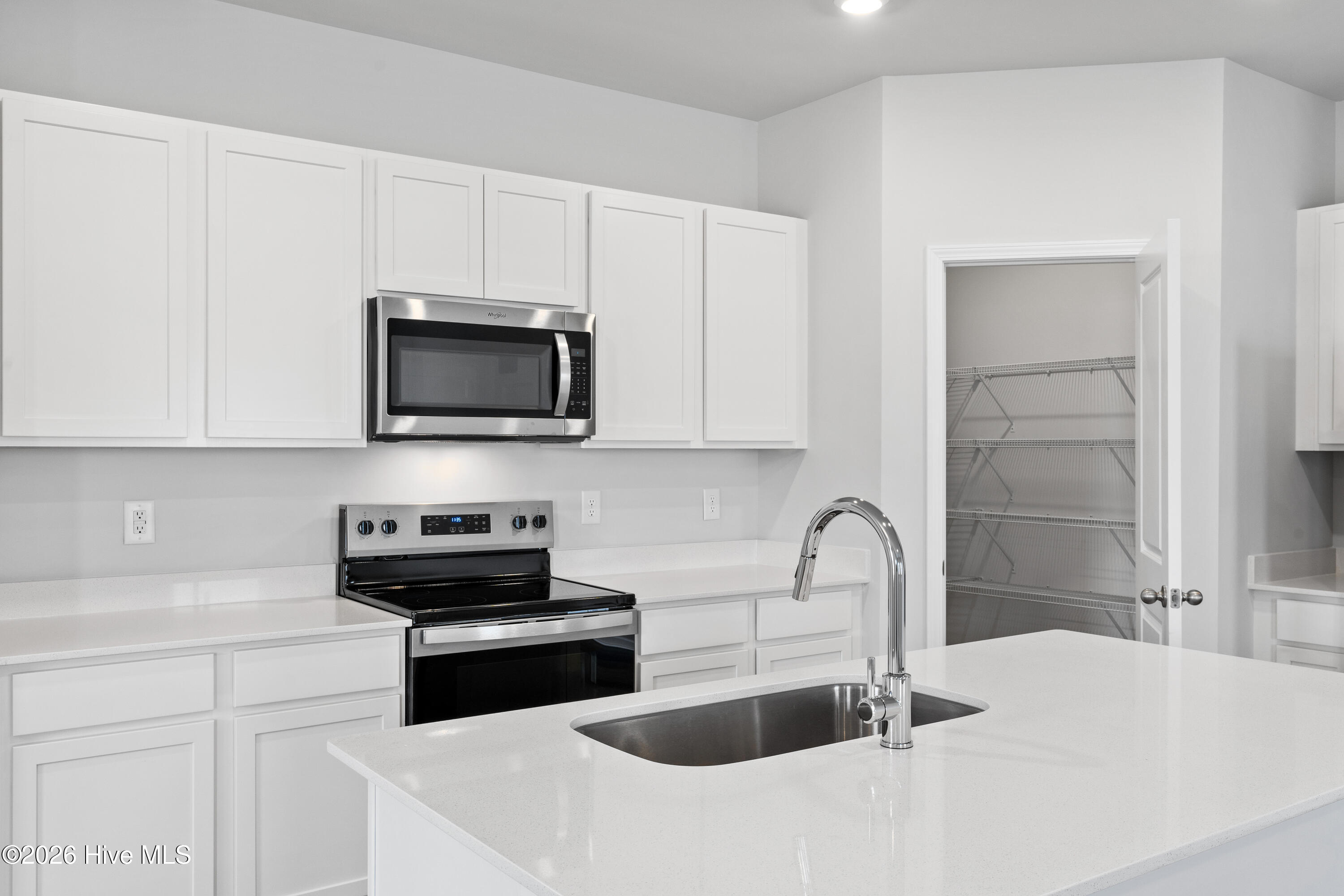 100534400 | Photo 14