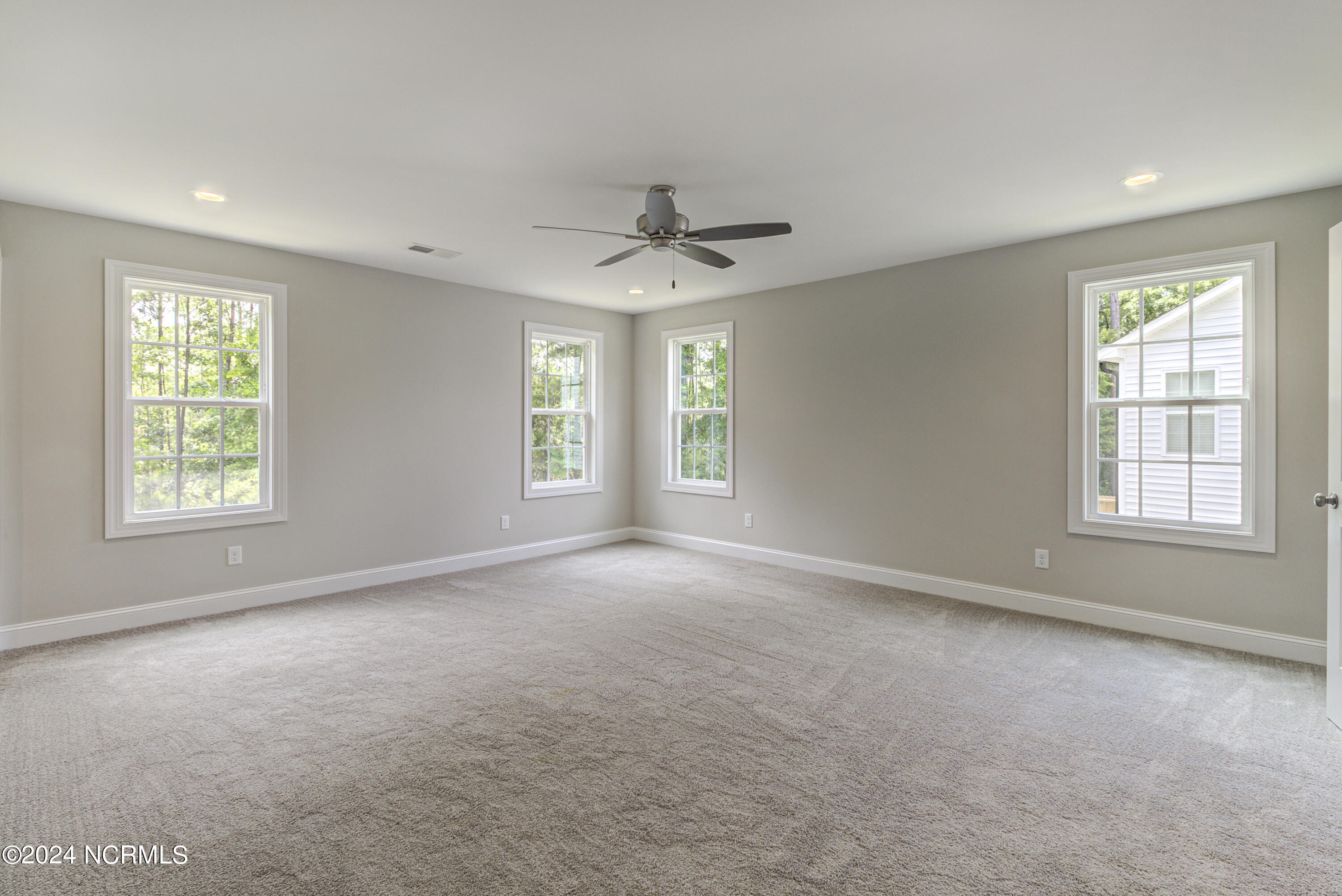 100548274 | Photo 21