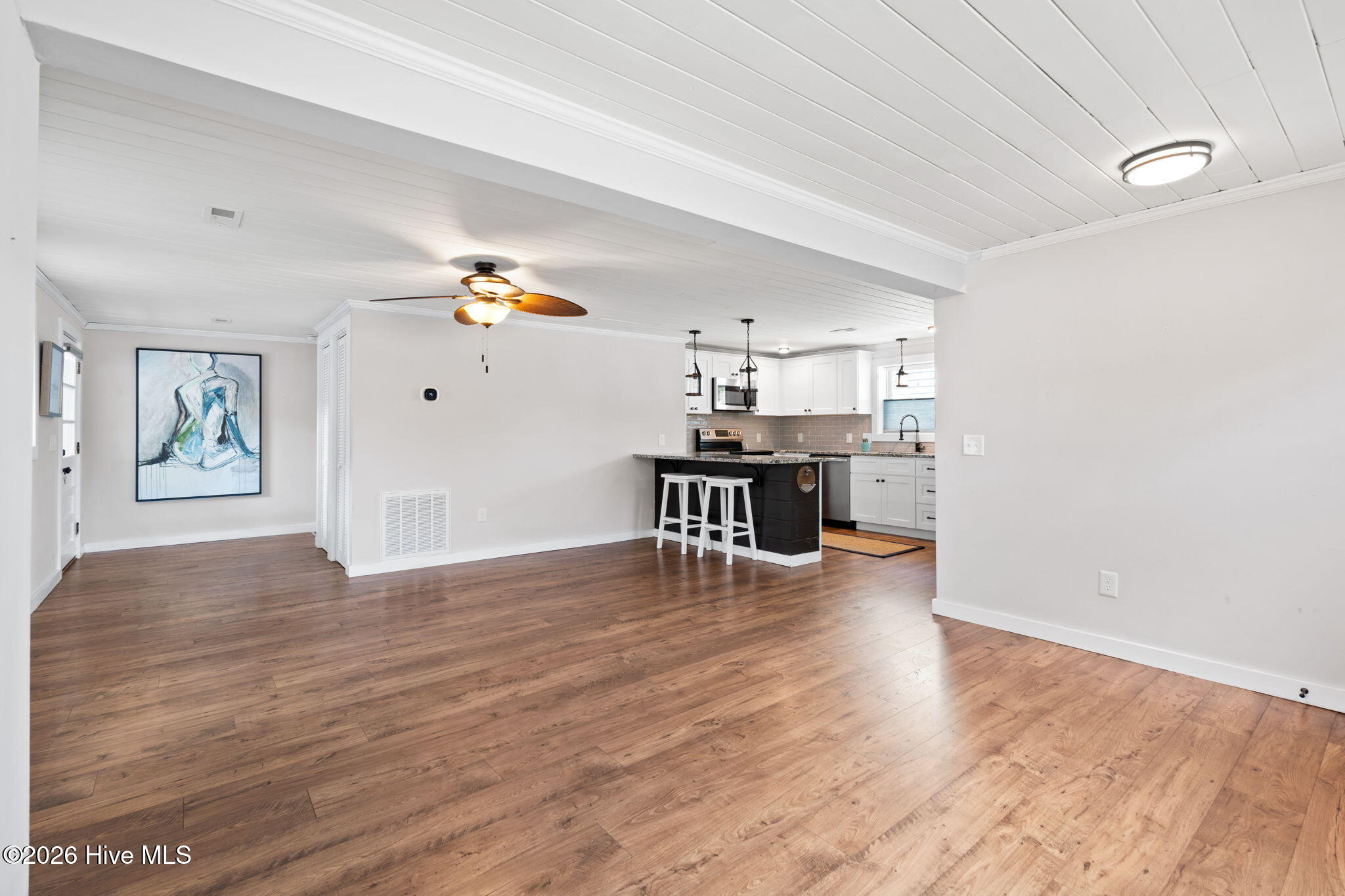 100568132 | Photo 15