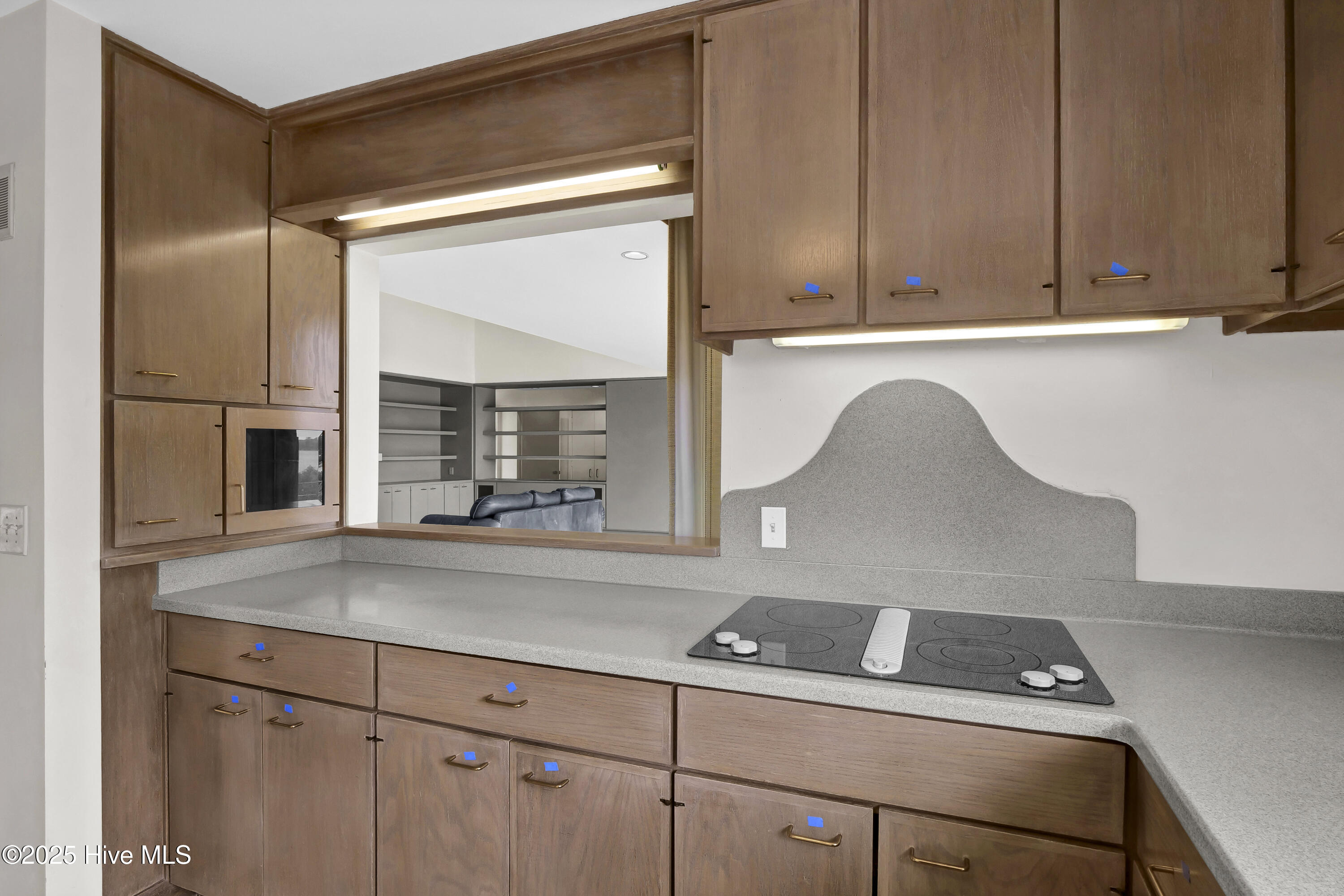 100527389 | Photo 19