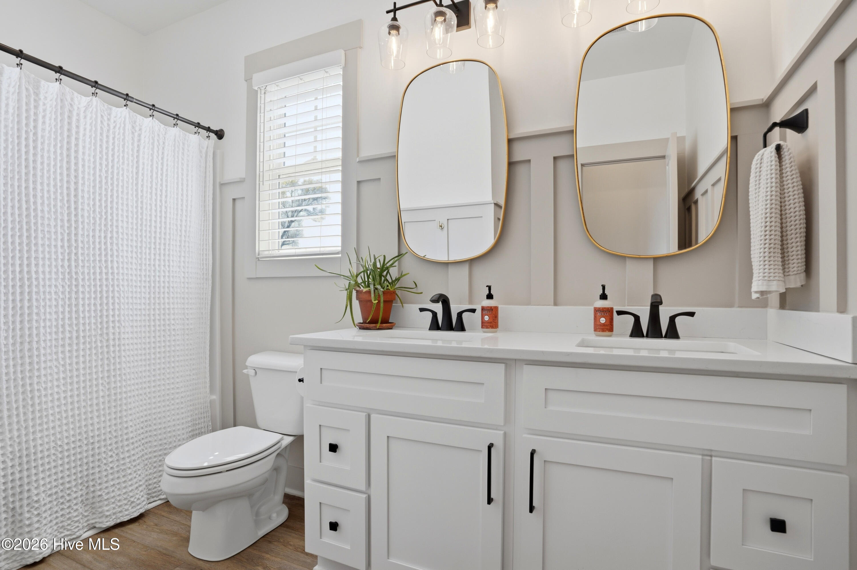 100561504 | Photo 25