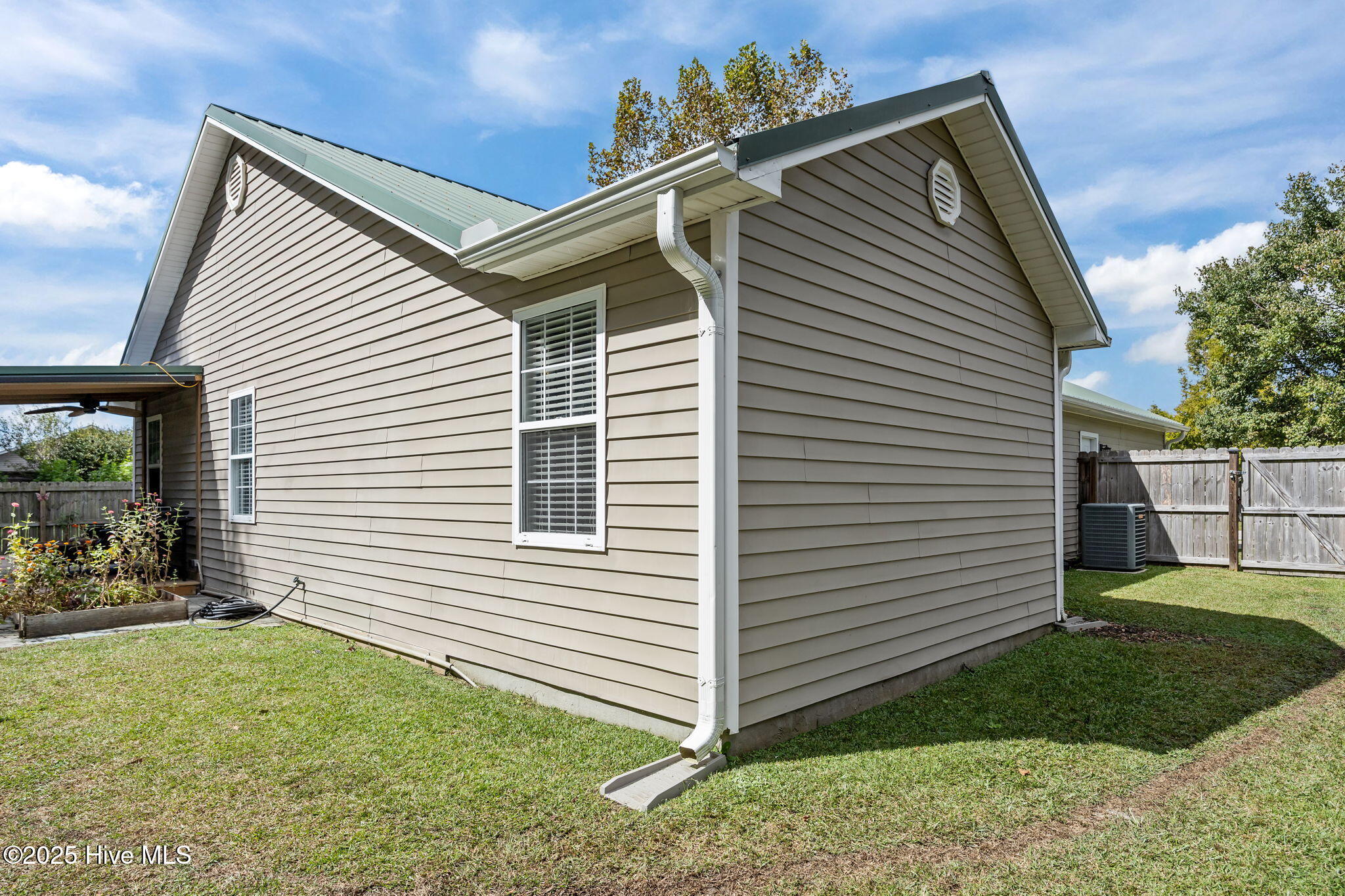 100545928 | Photo 30