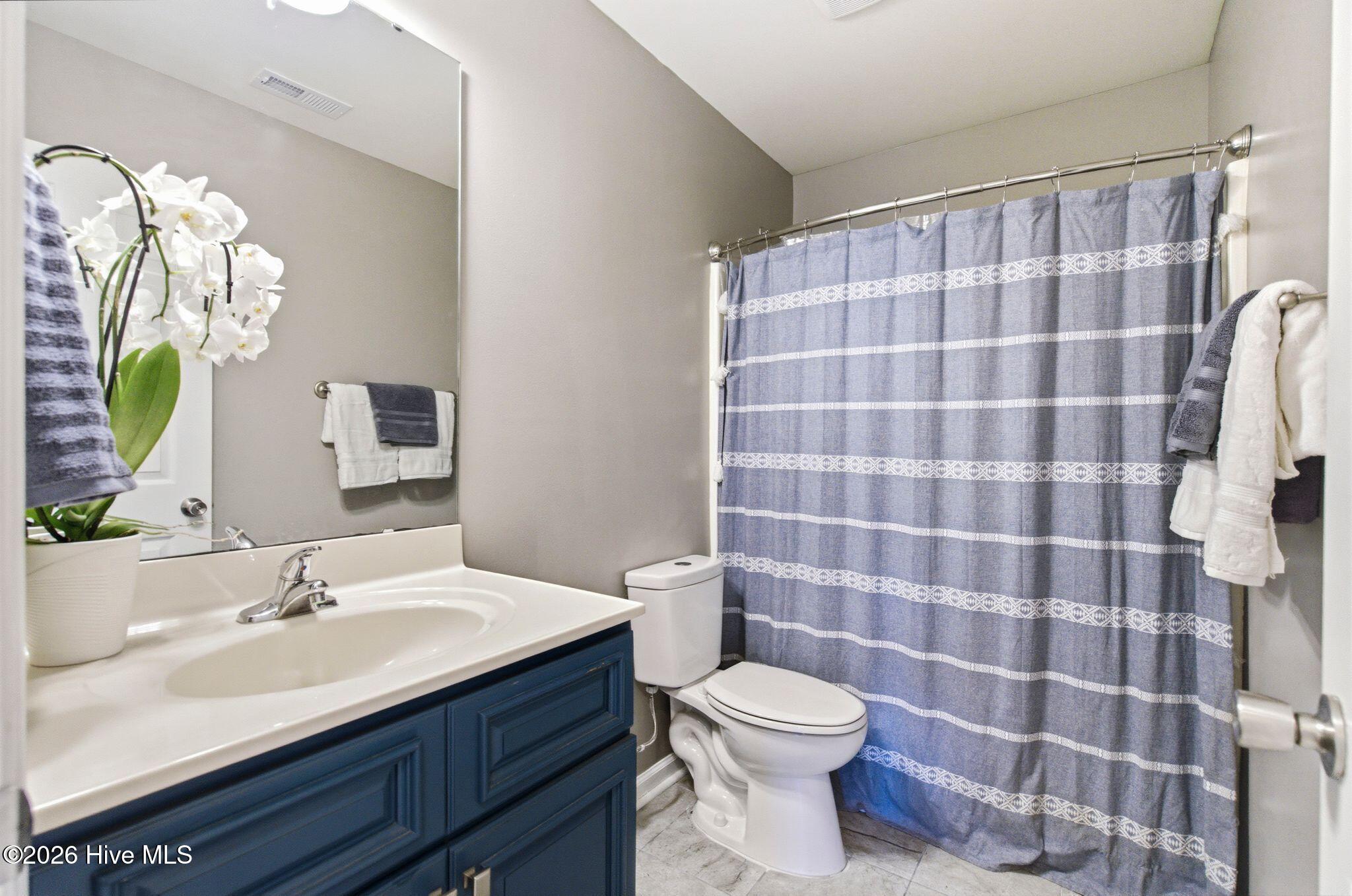 100563637 | Photo 25