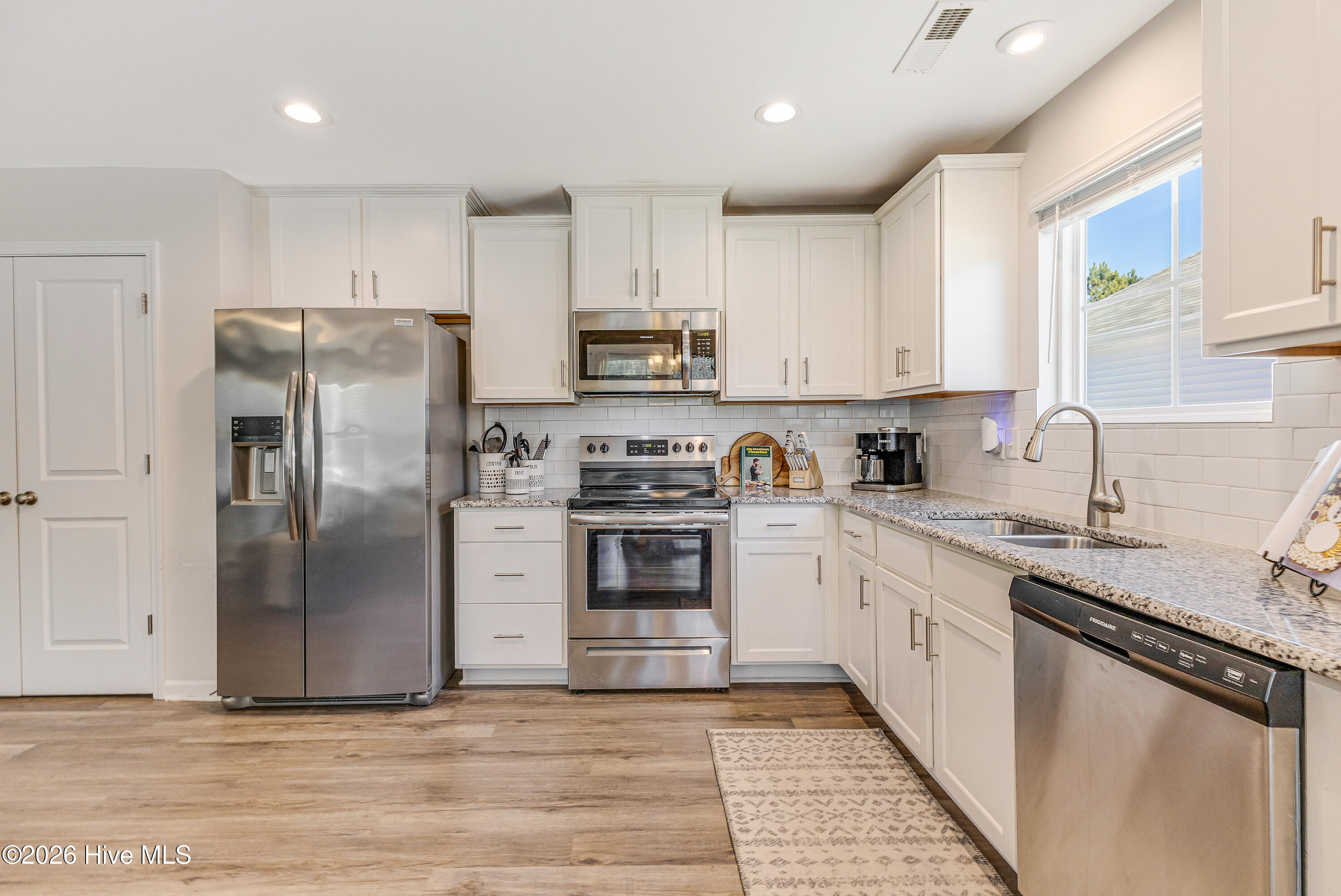 100553713 | Photo 18