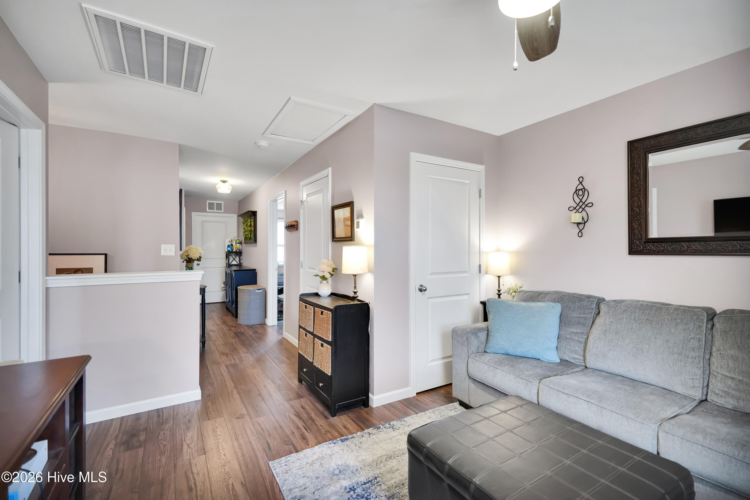 100548211 | Photo 26