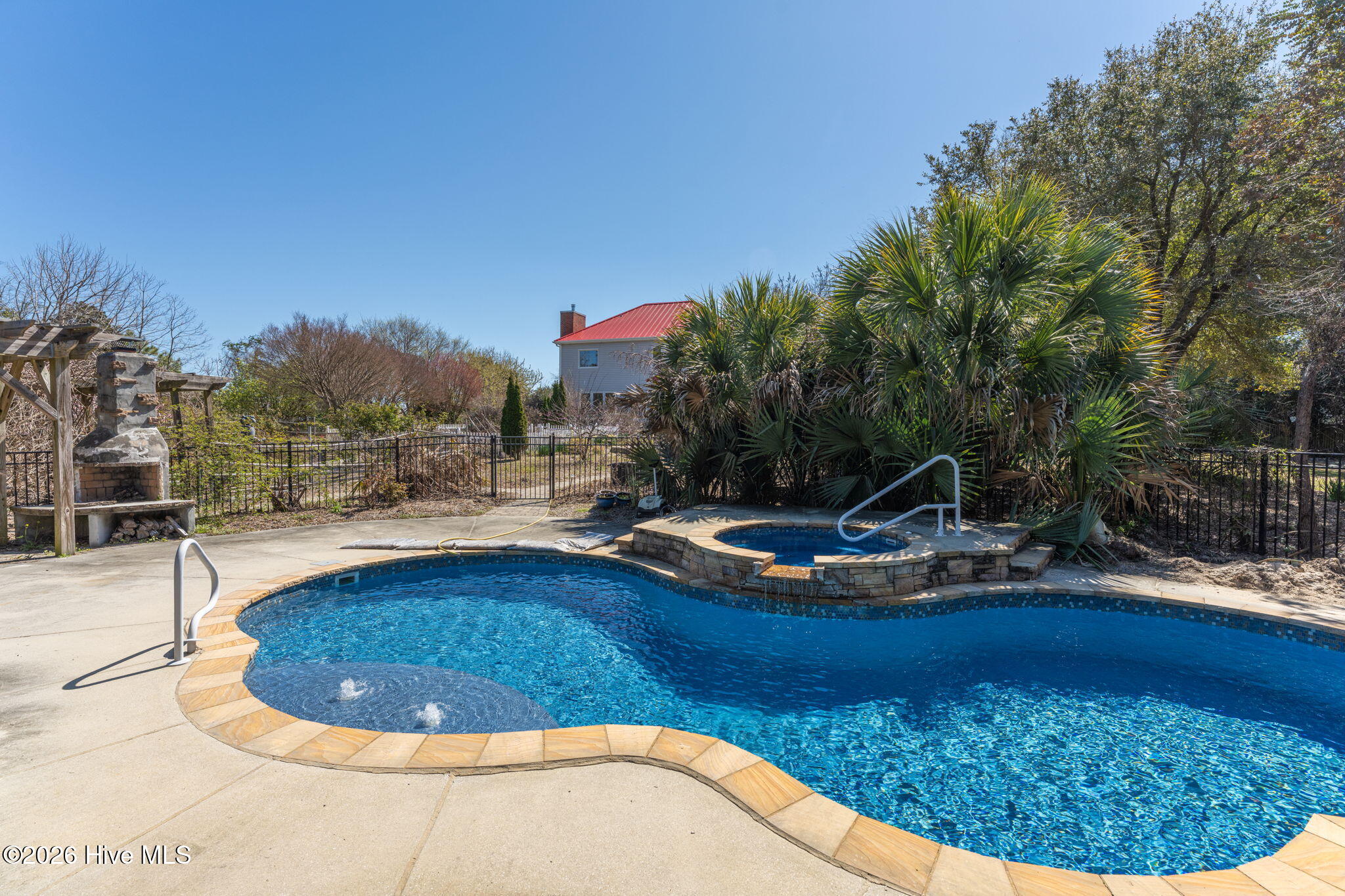 100552056 | Photo 61