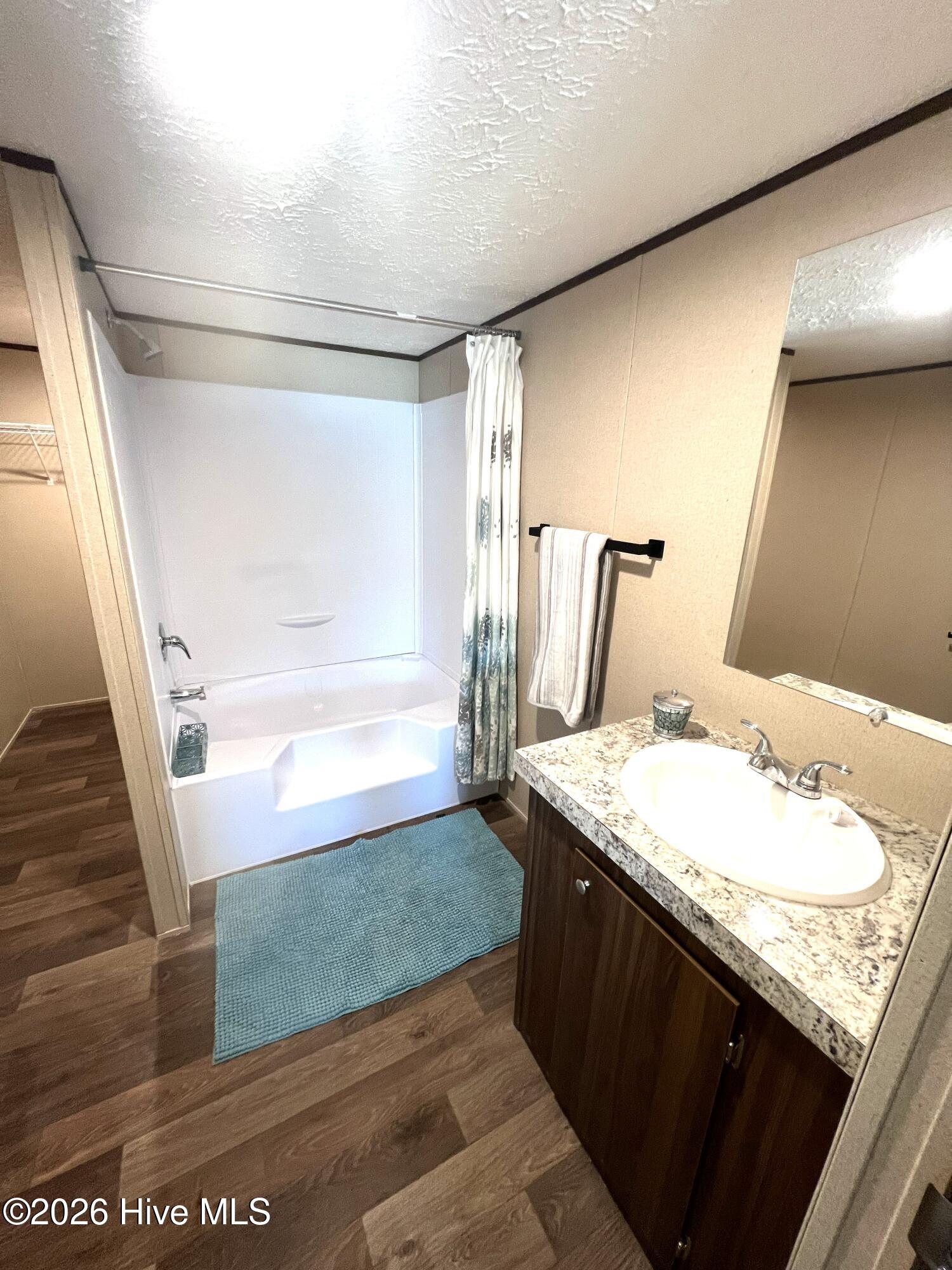 100563210 | Photo 16