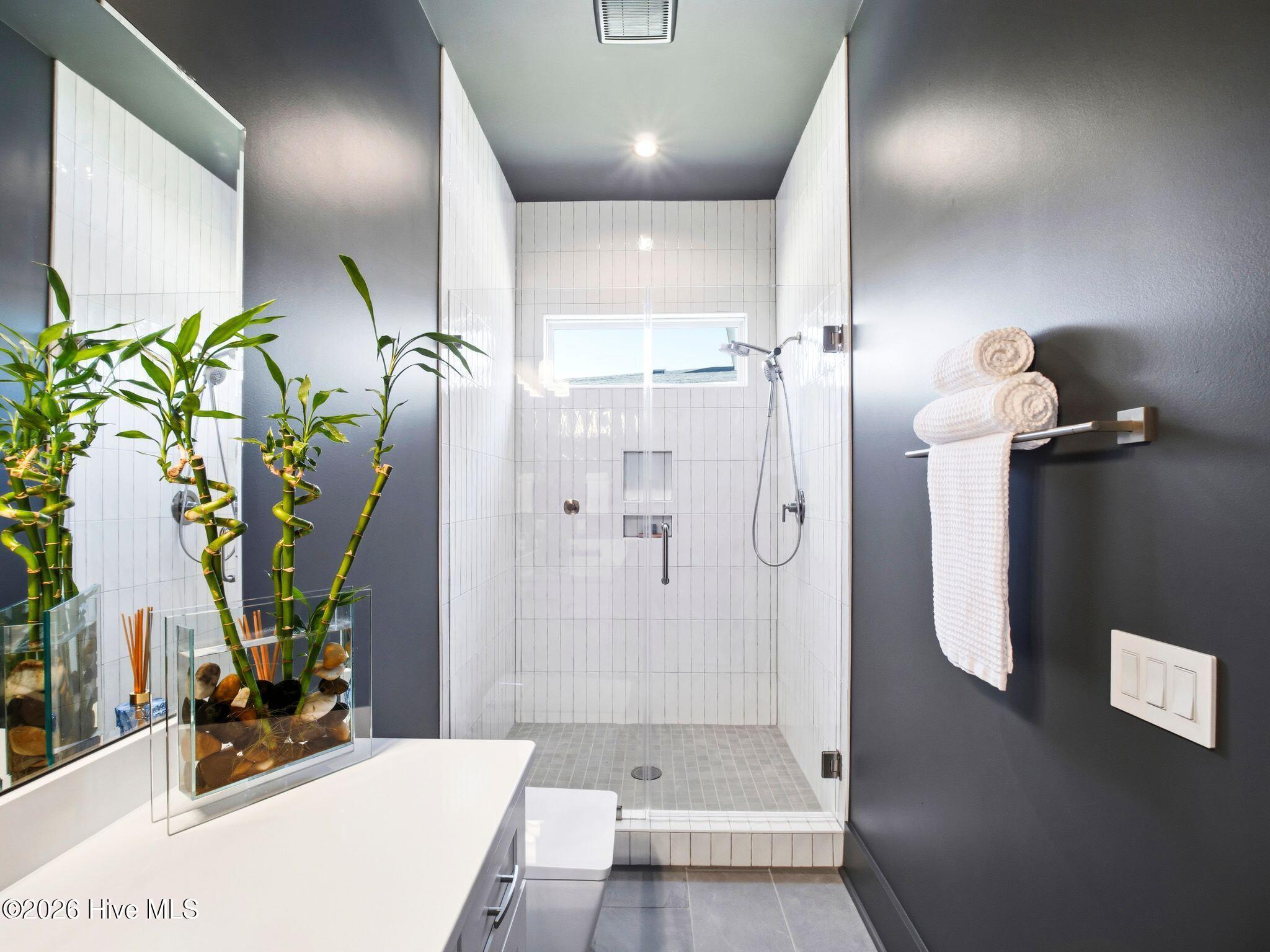 100569019 | Photo 33