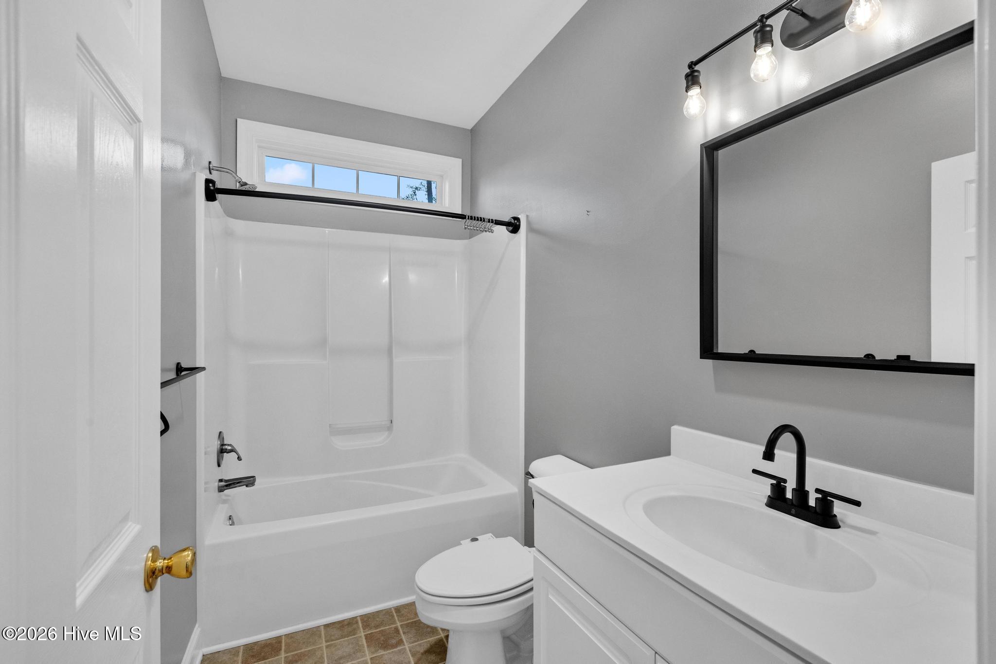 100548915 | Photo 15