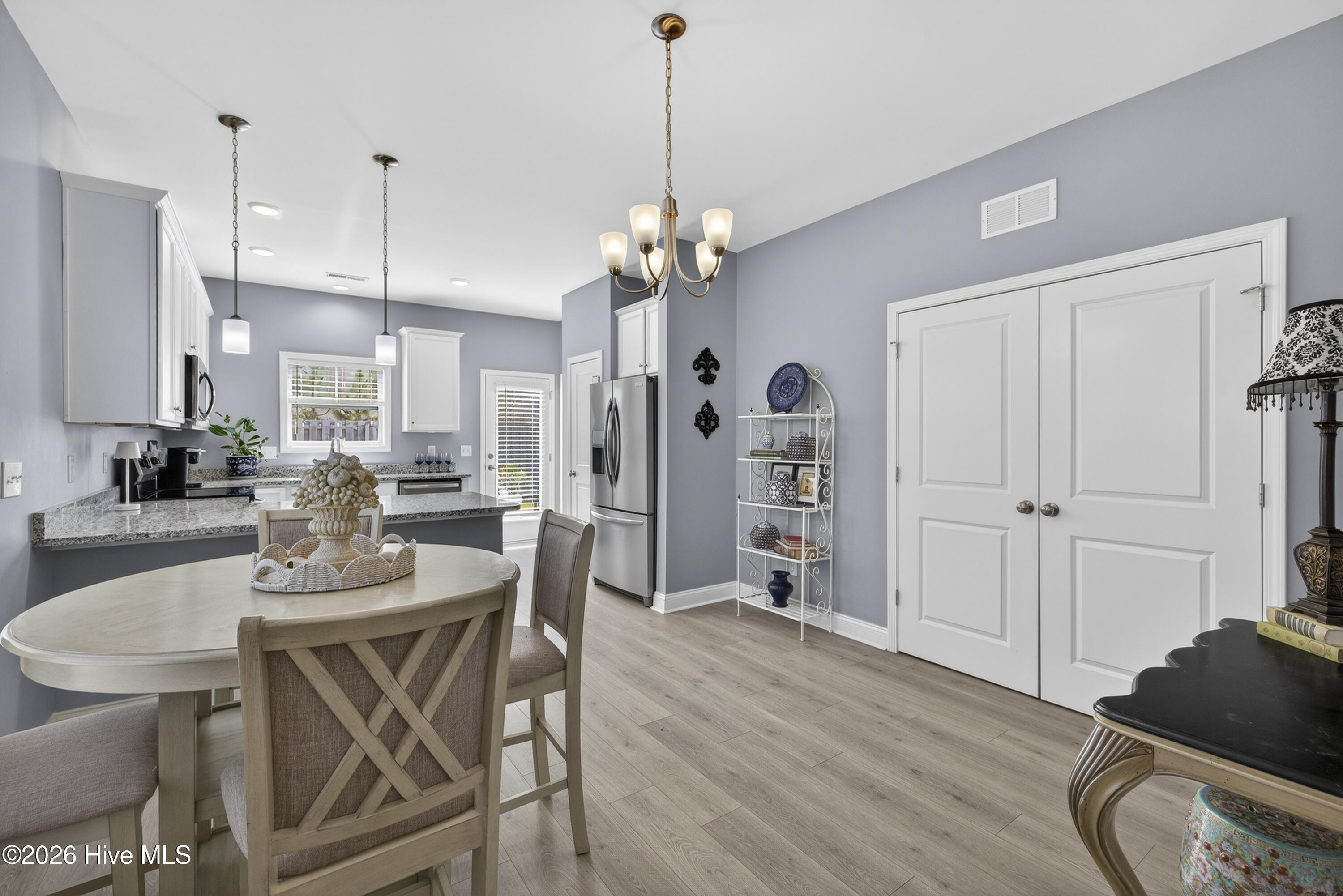 100569203 | Photo 13