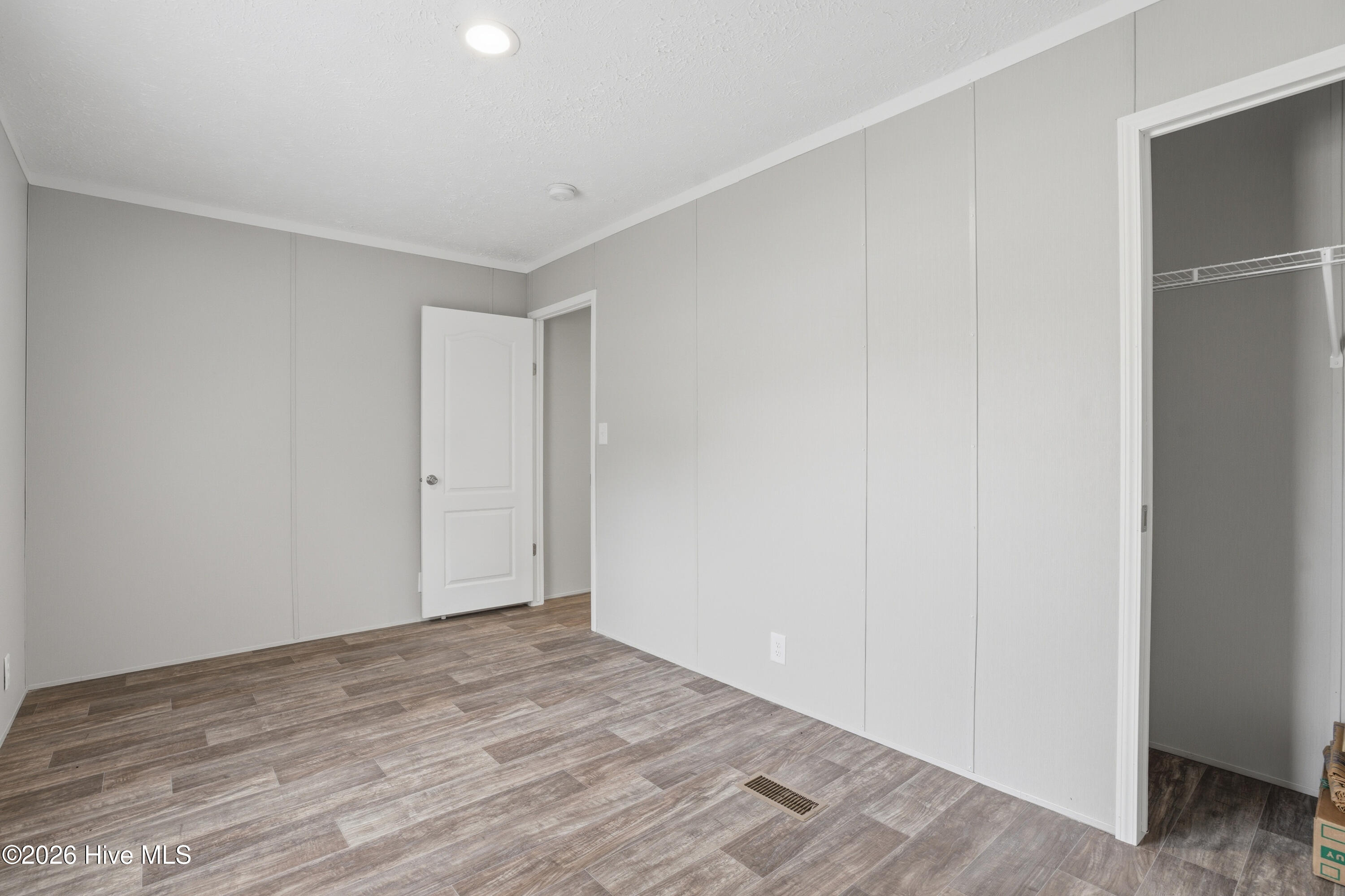 100565386 | Photo 13