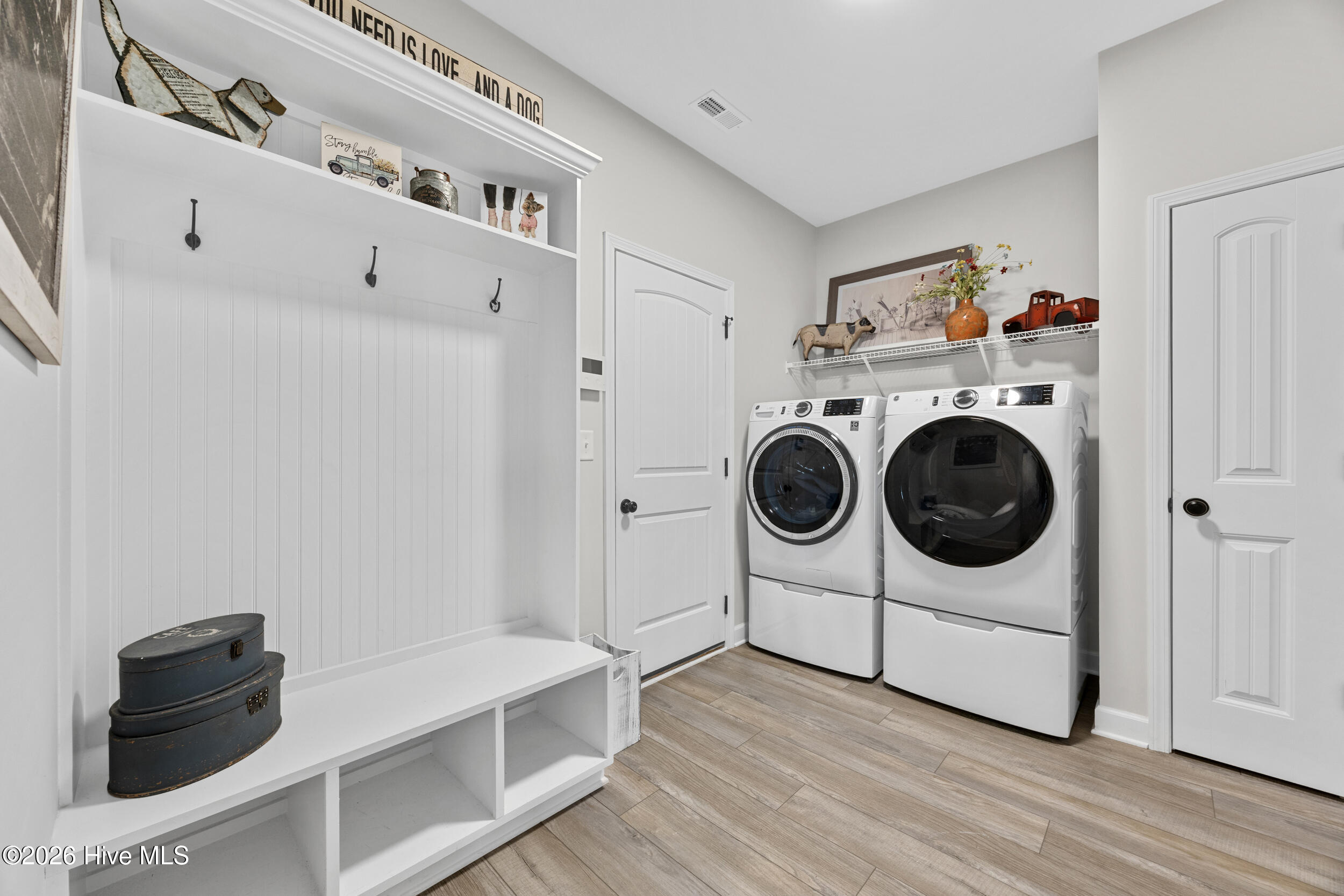 100548050 | Photo 35