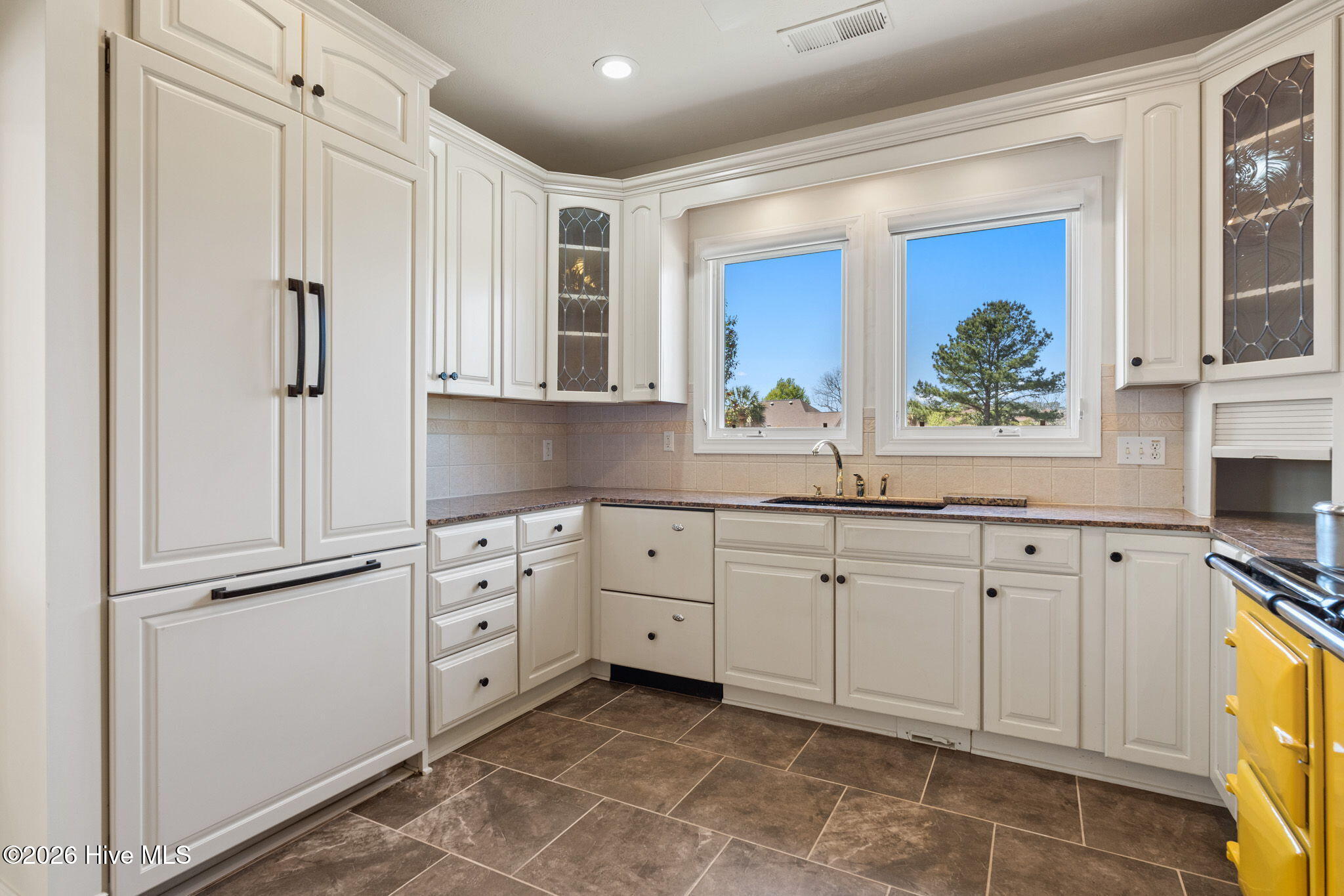 100564967 | Photo 18