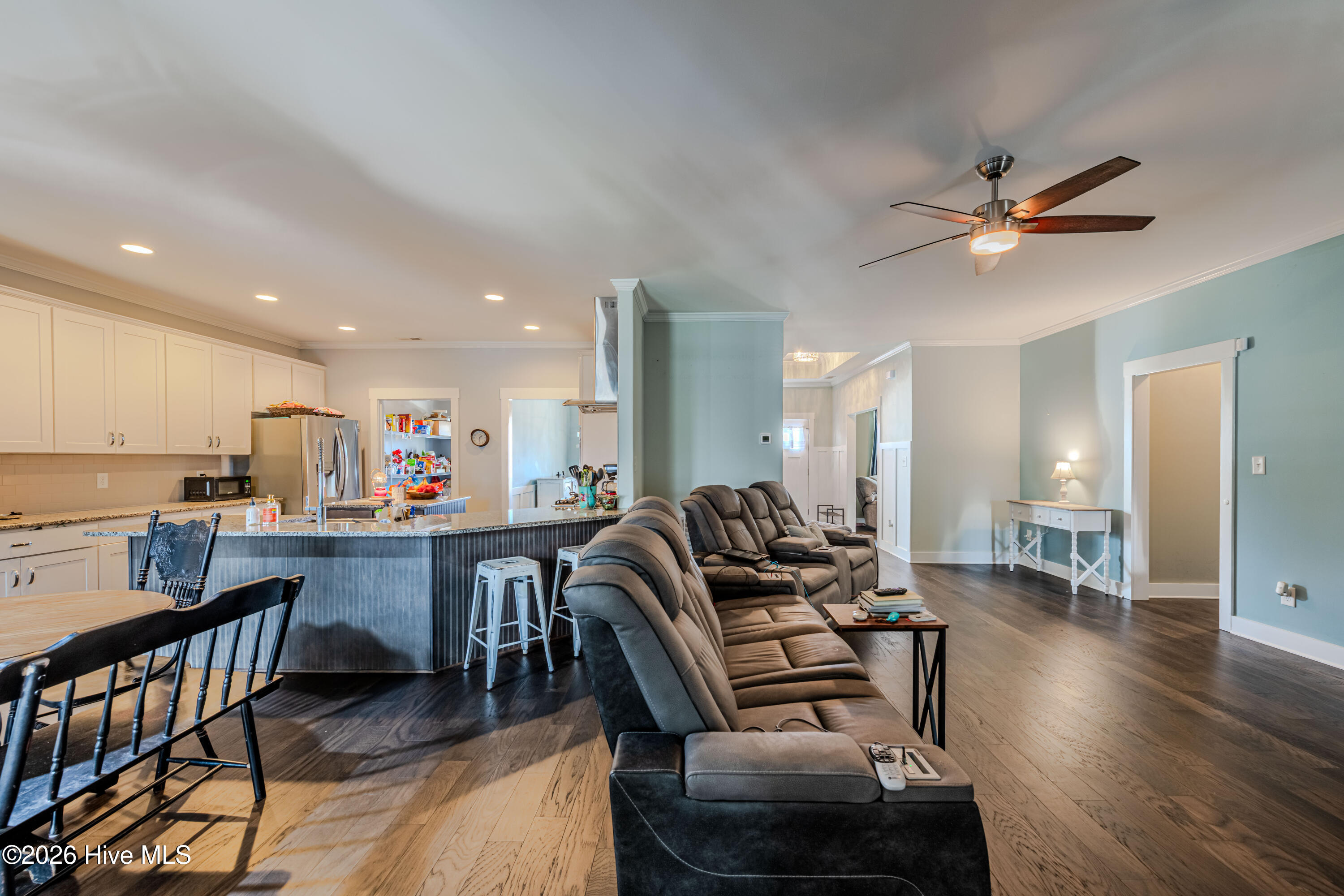 100559174 | Photo 30