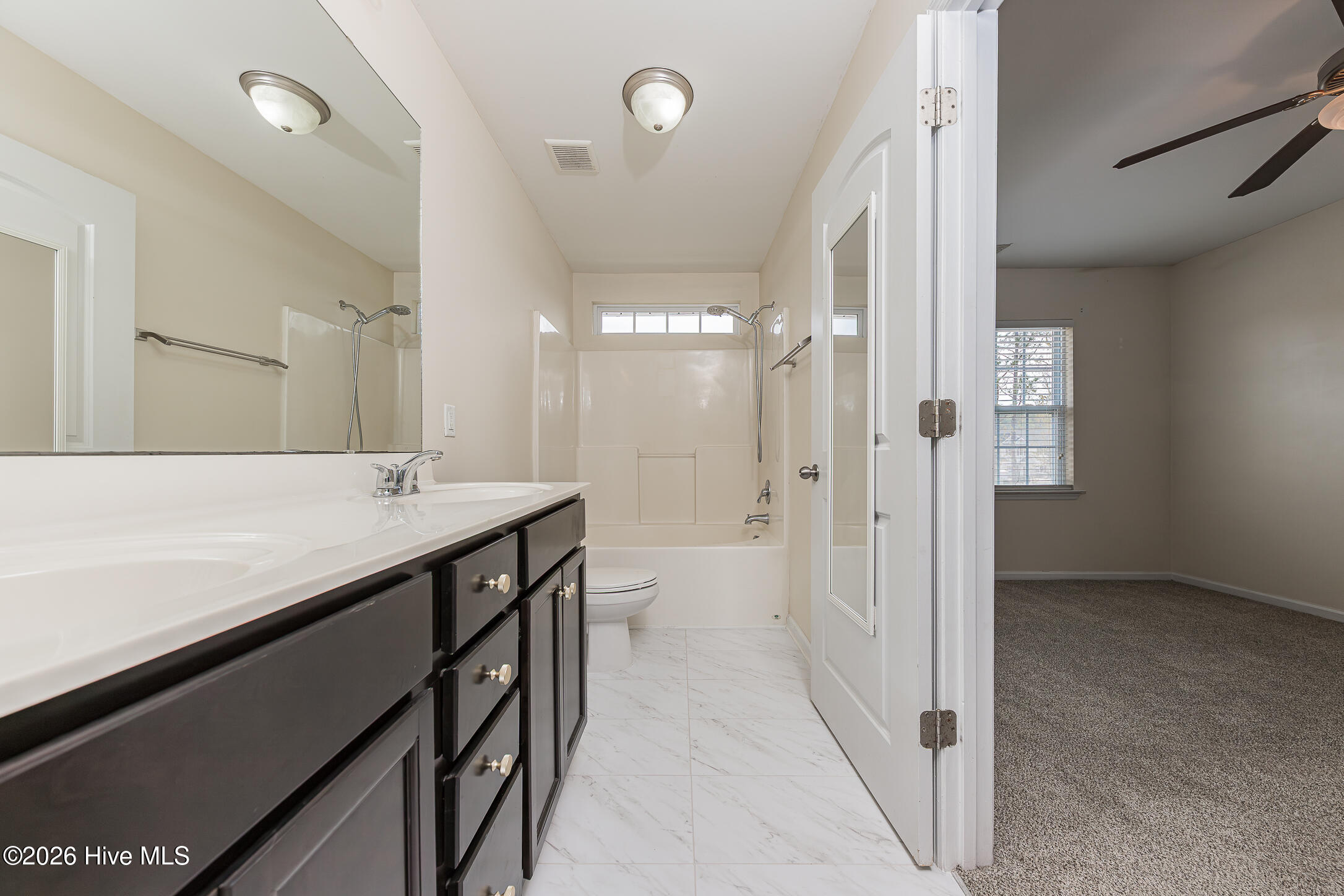 100562651 | Photo 24