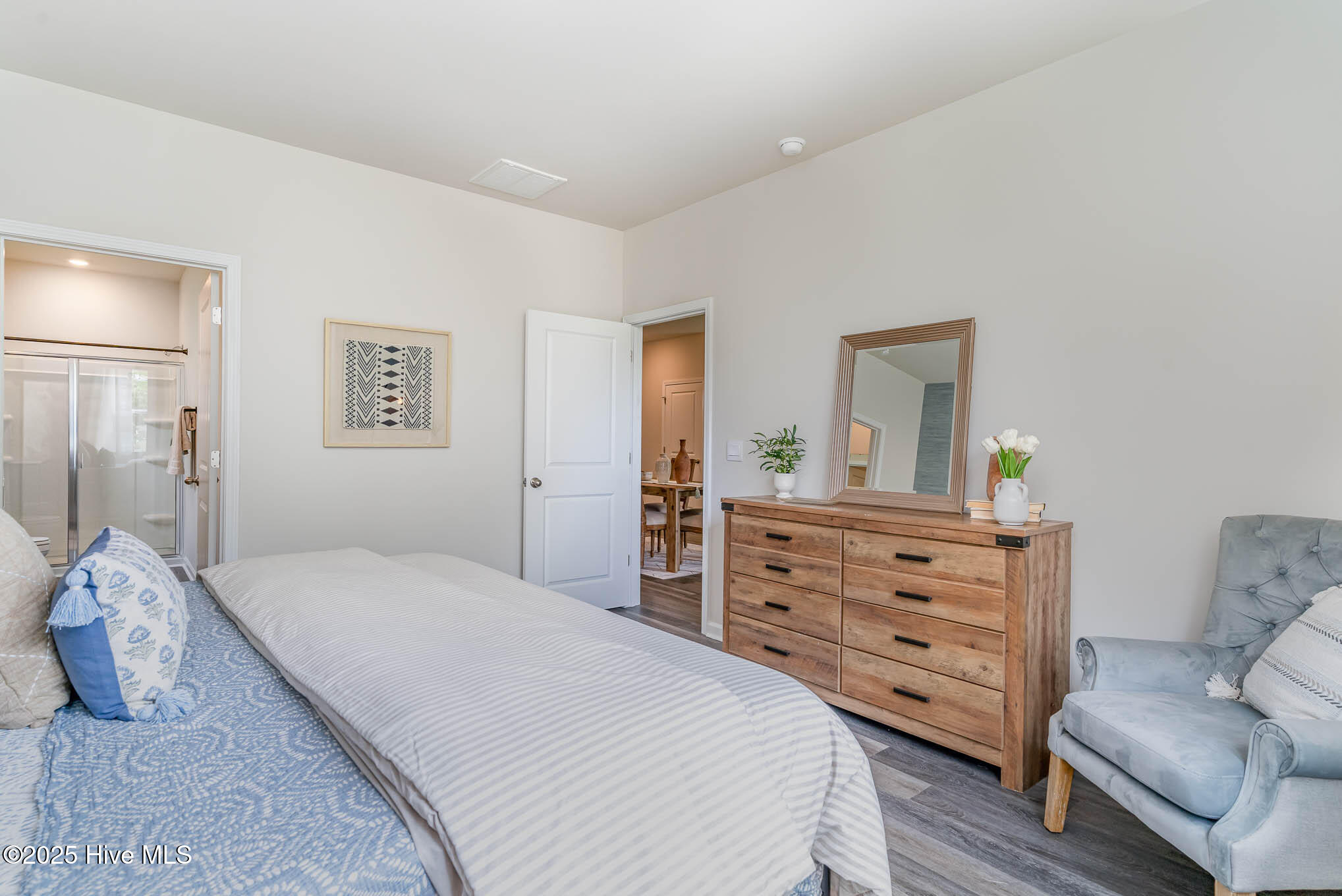 100530307 | Photo 16