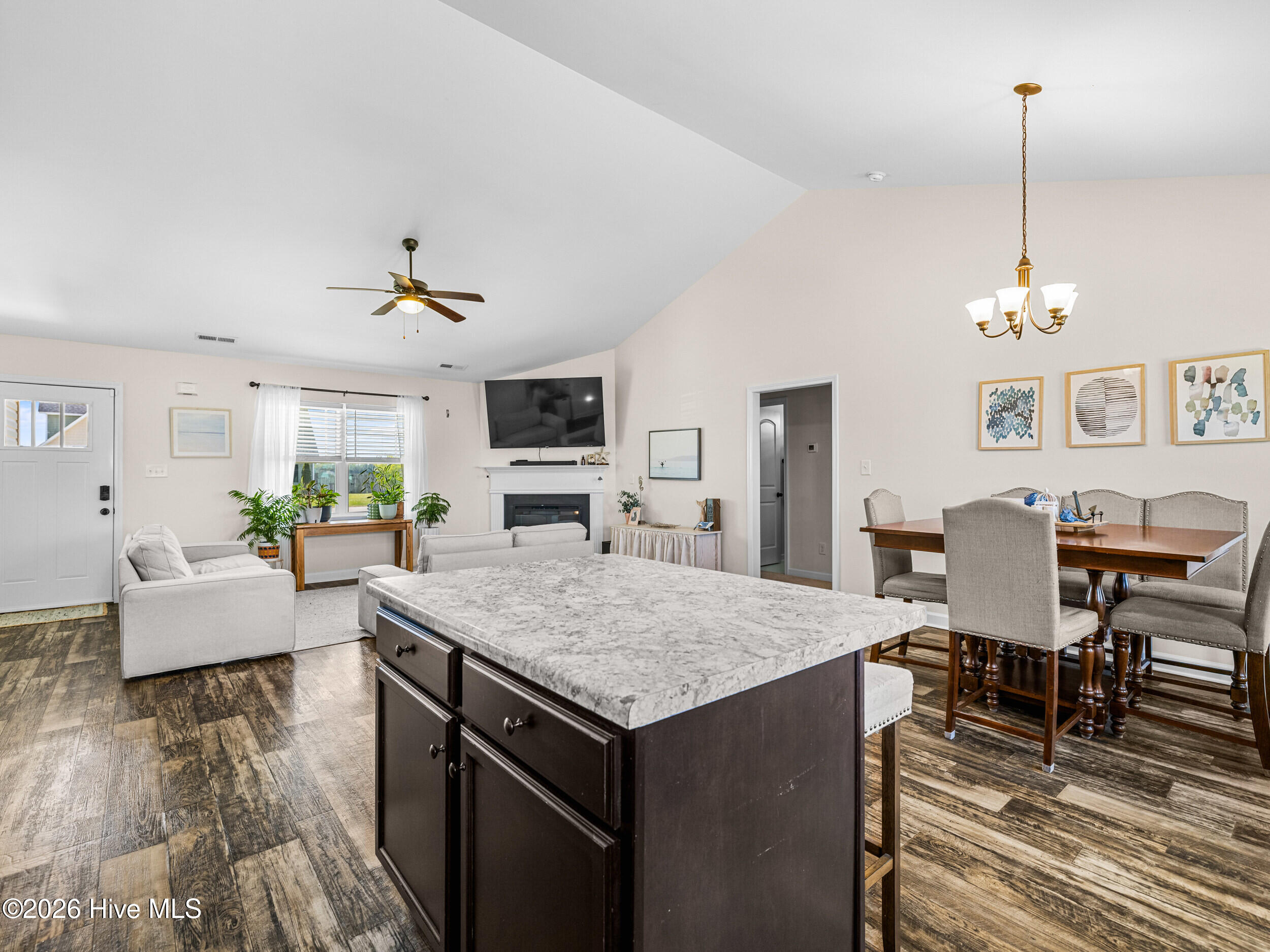 100569588 | Photo 13