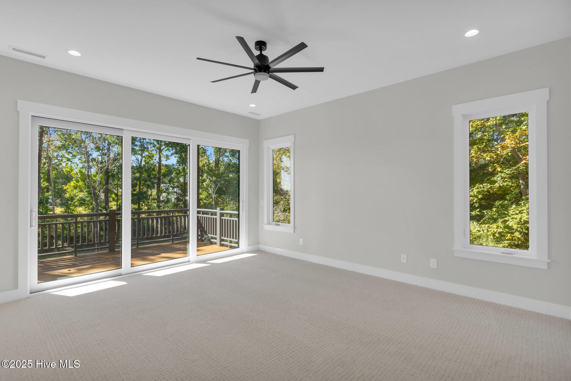 100539388 | Photo 38