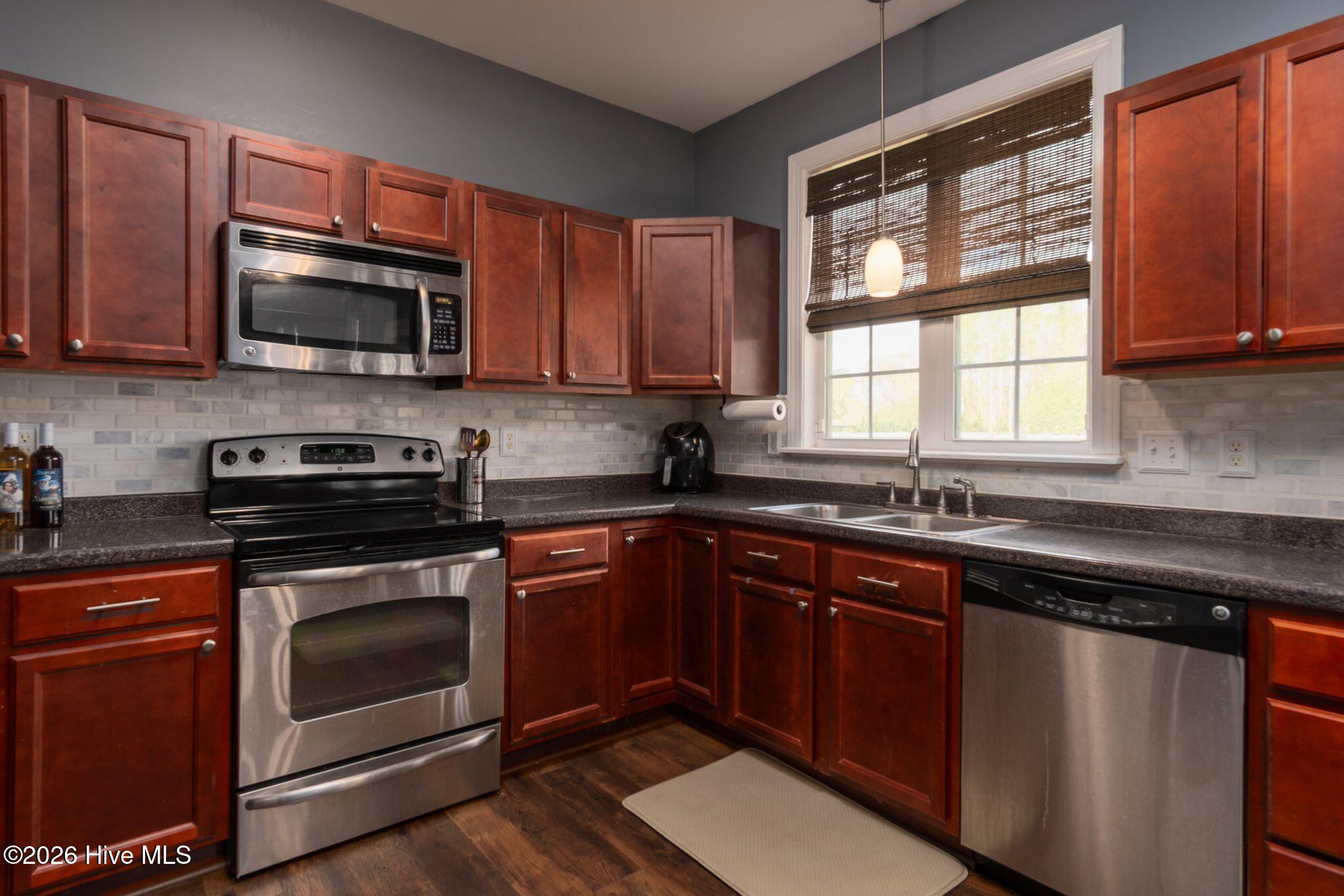 100565163 | Photo 19