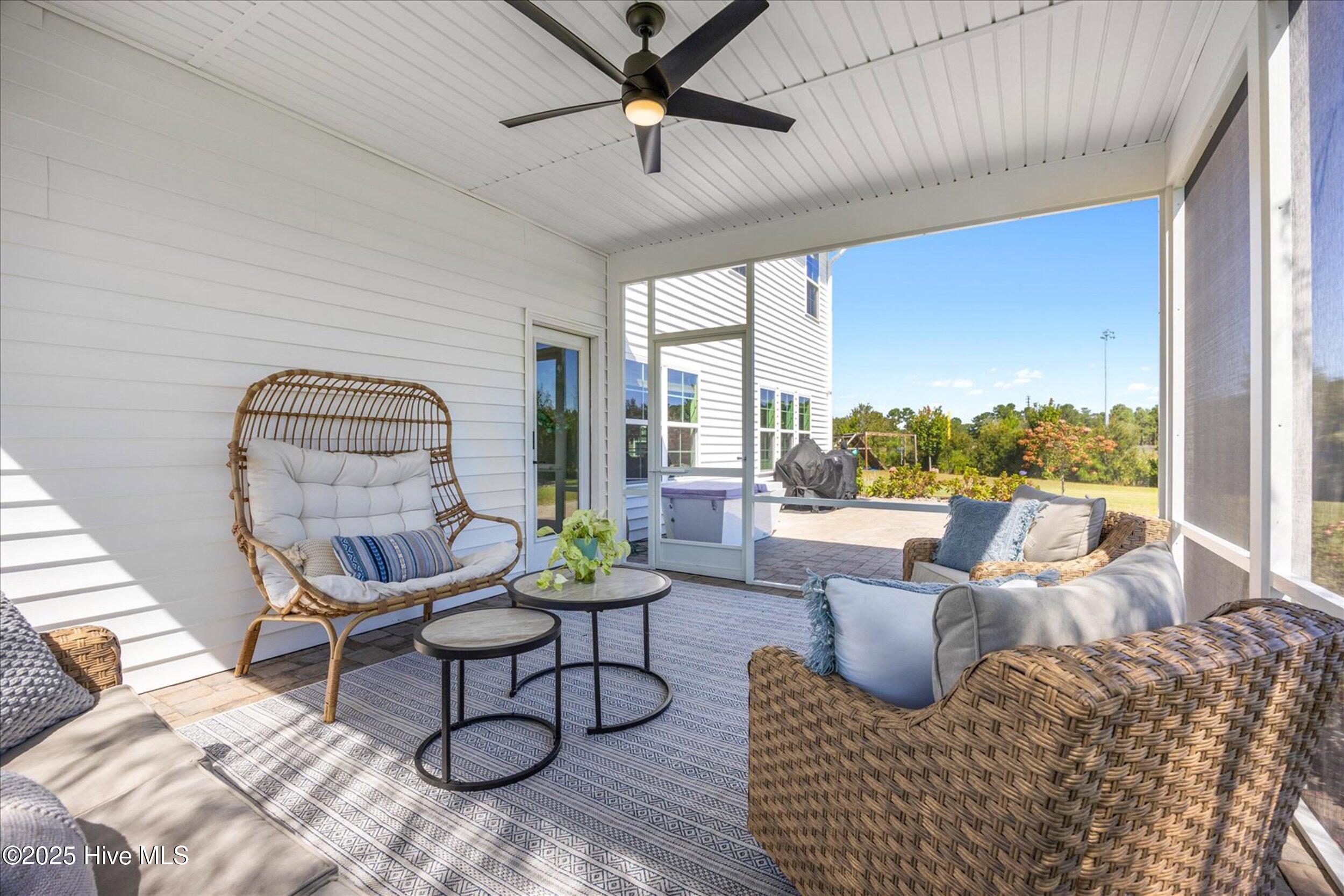 100546095 | Photo 12