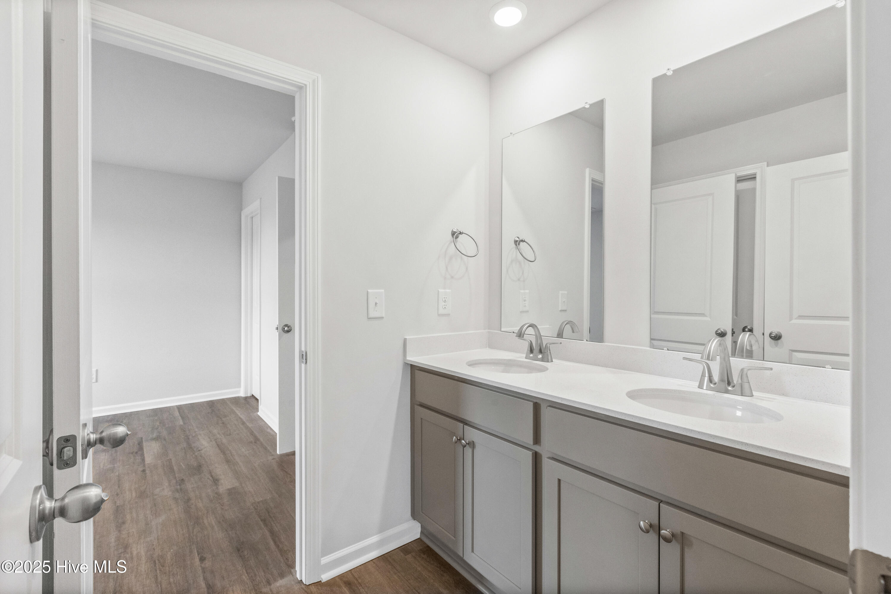 100519018 | Photo 20