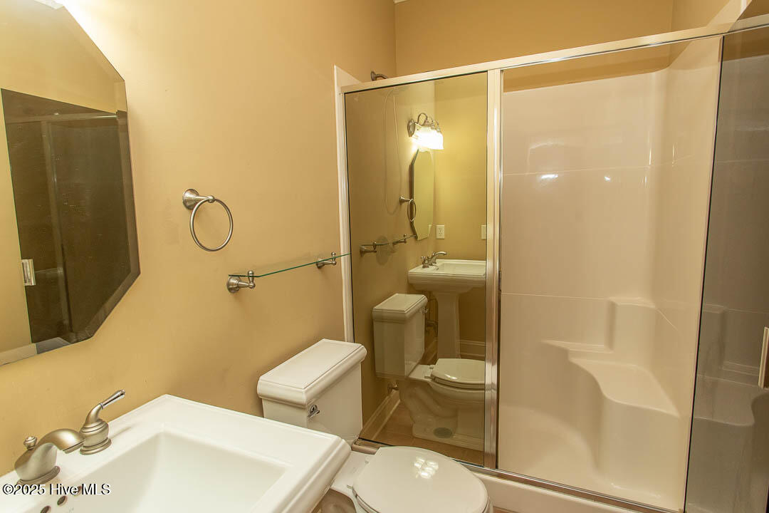 100526043 | Photo 38