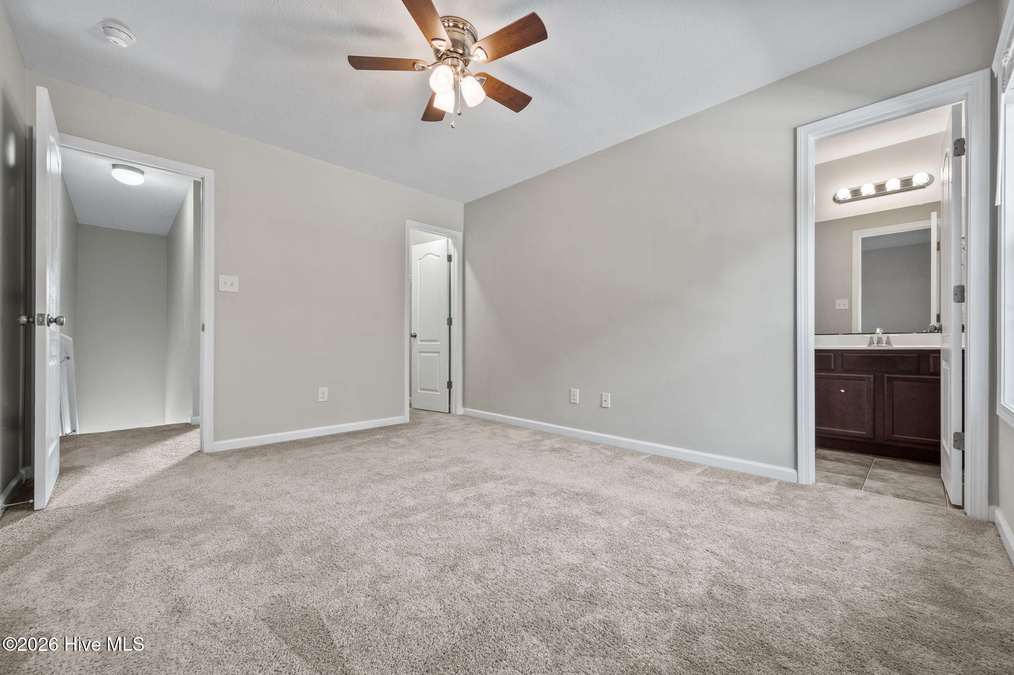 100549105 | Photo 19