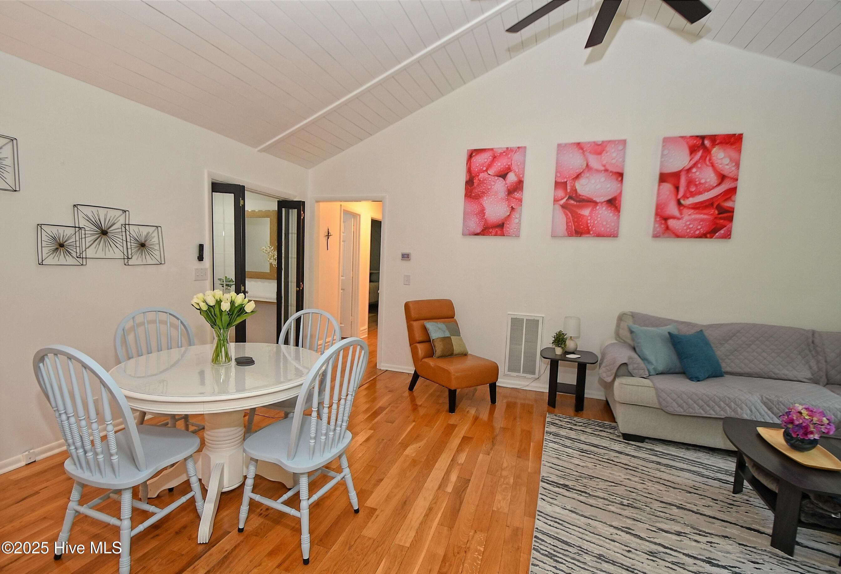 100523819 | Photo 24